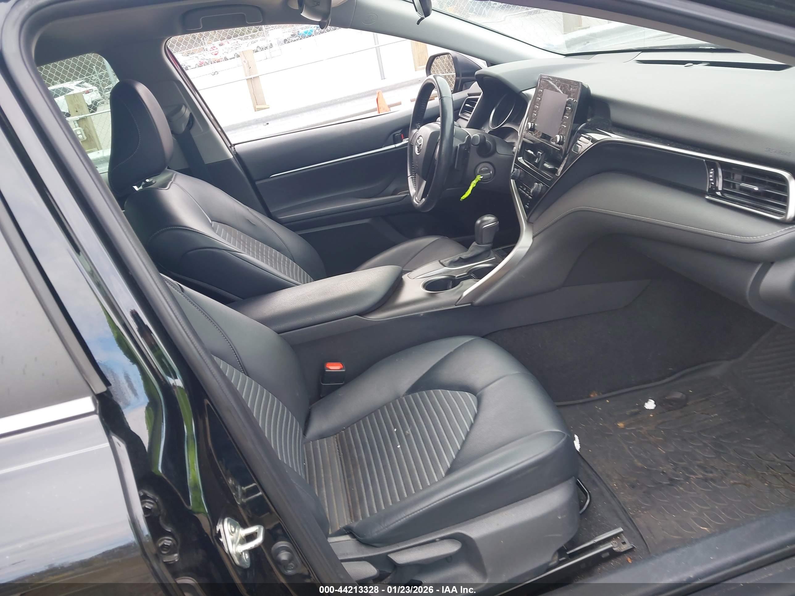 TOYOTA CAMRY image 5