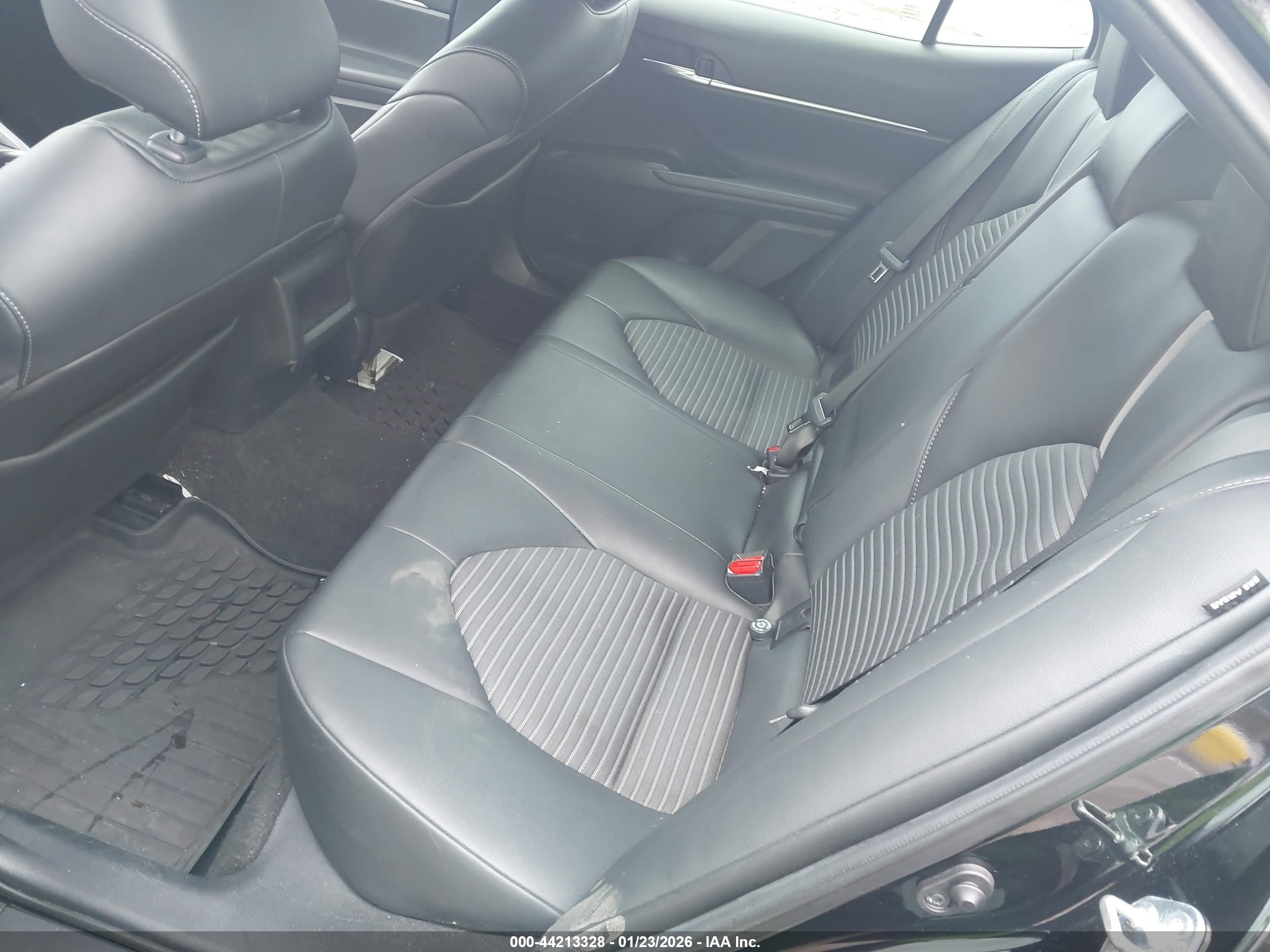 TOYOTA CAMRY image 8