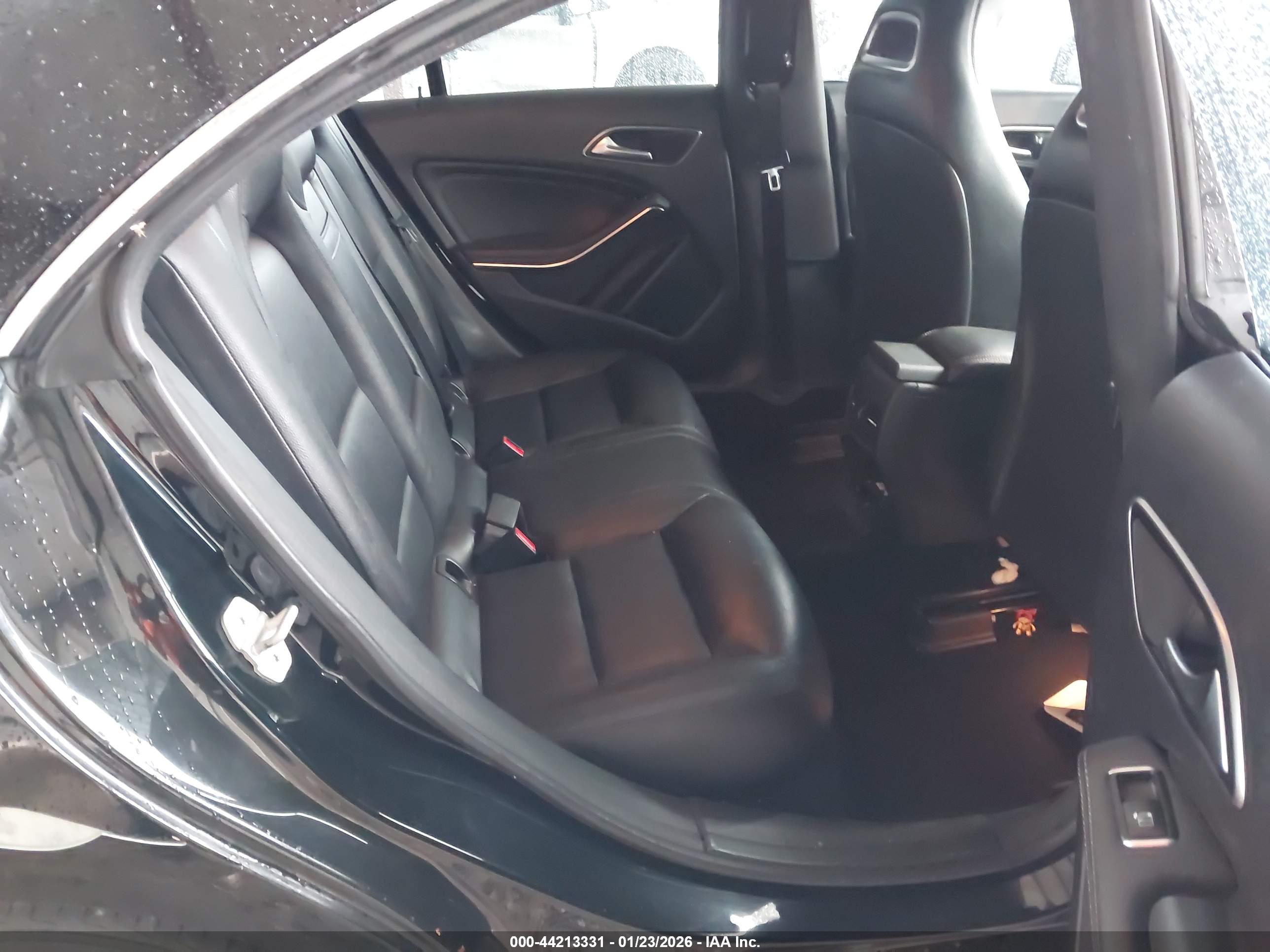 MERCEDES-BENZ CLA image 8