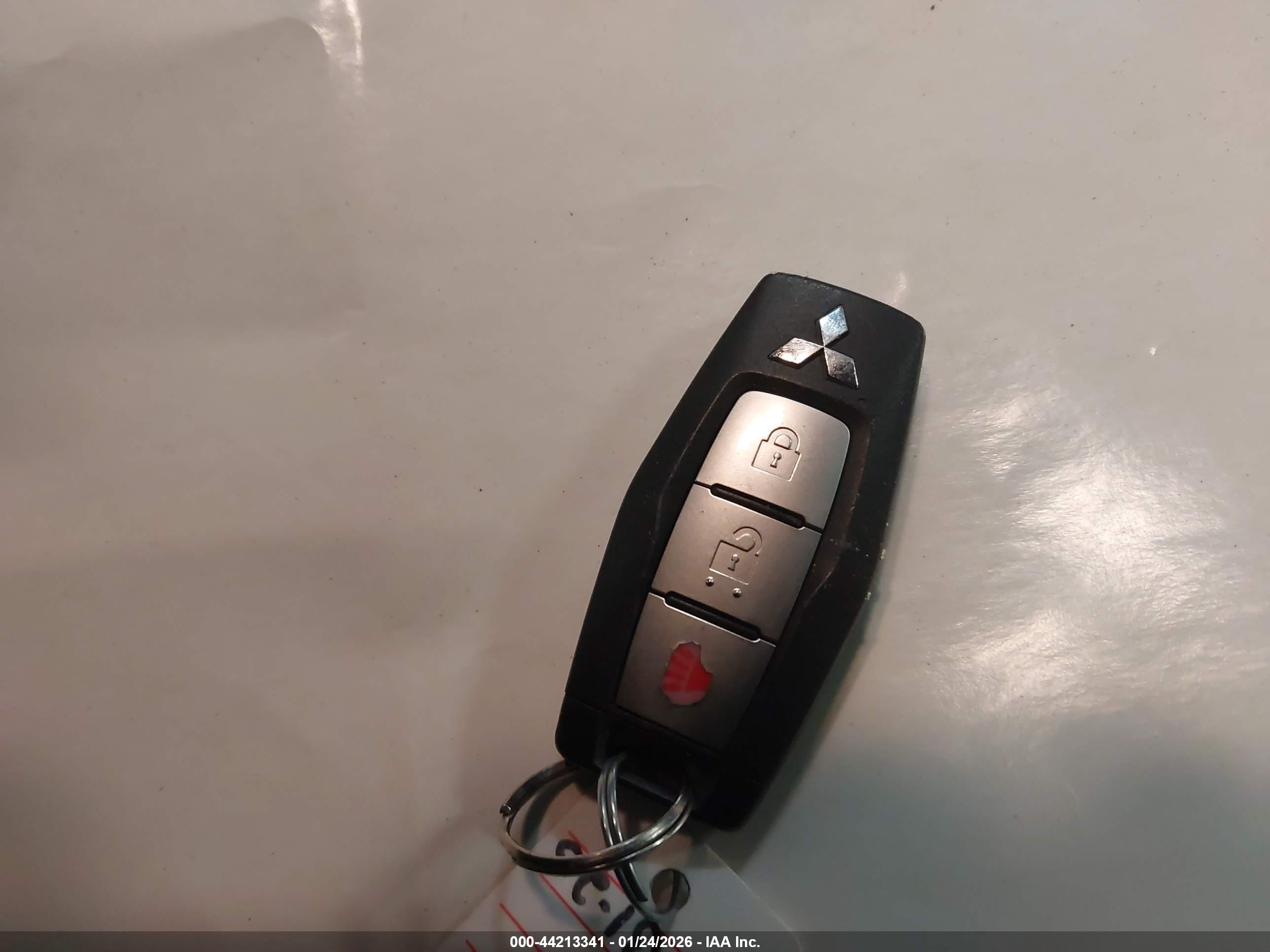 MITSUBISHI OUTLANDER image 11