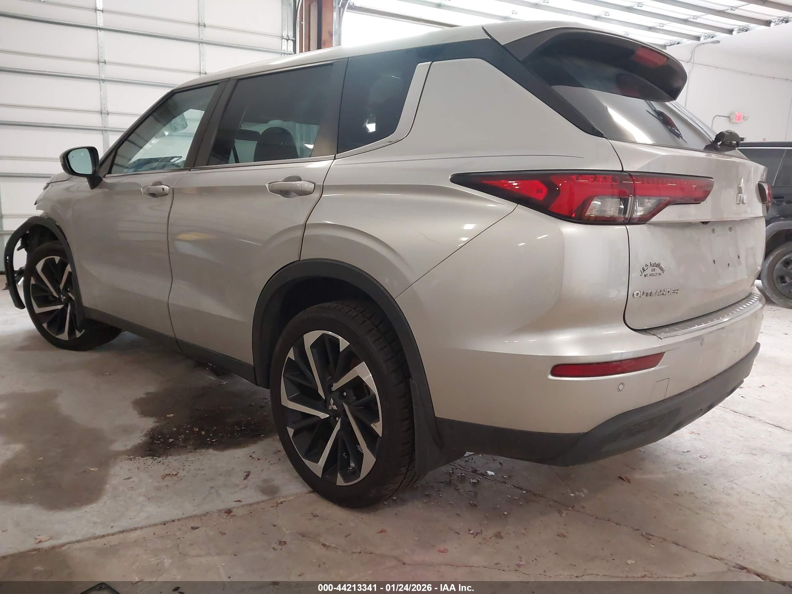 MITSUBISHI OUTLANDER image 3