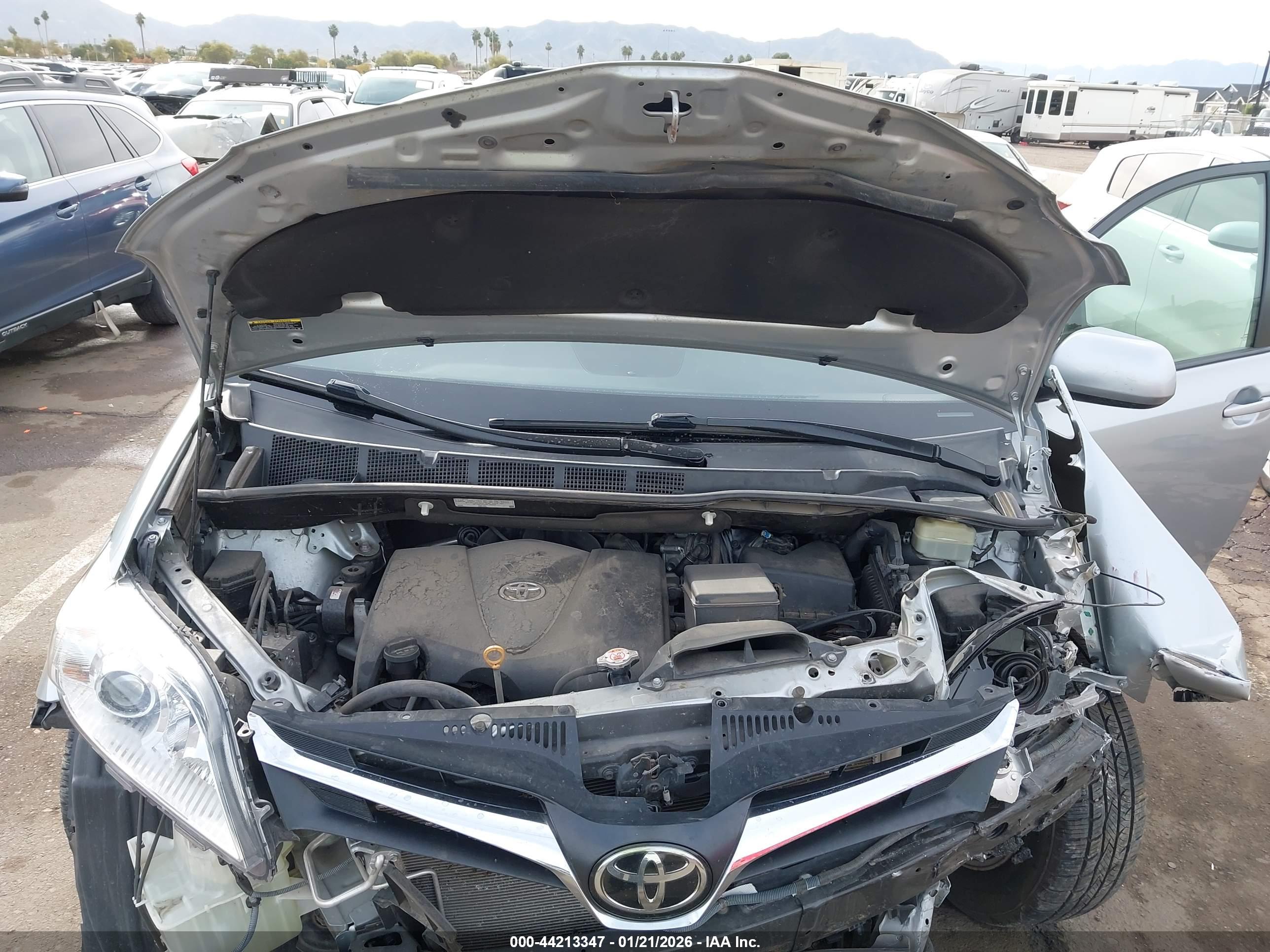 TOYOTA SIENNA image 10