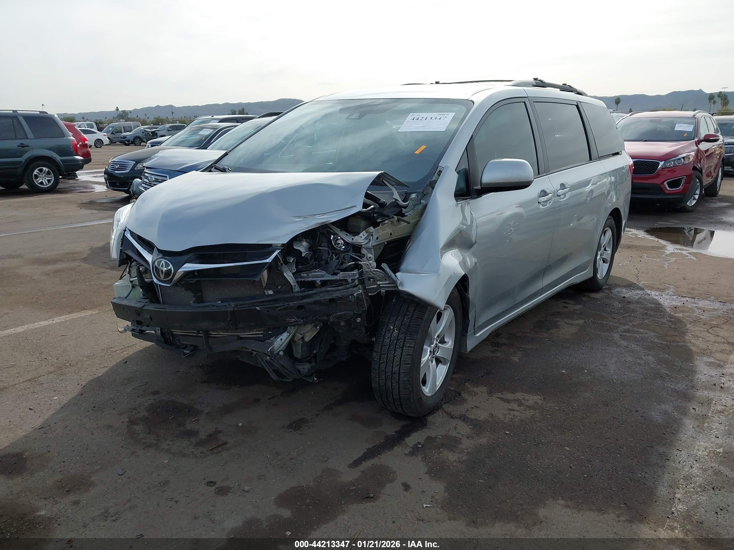 TOYOTA SIENNA image 6