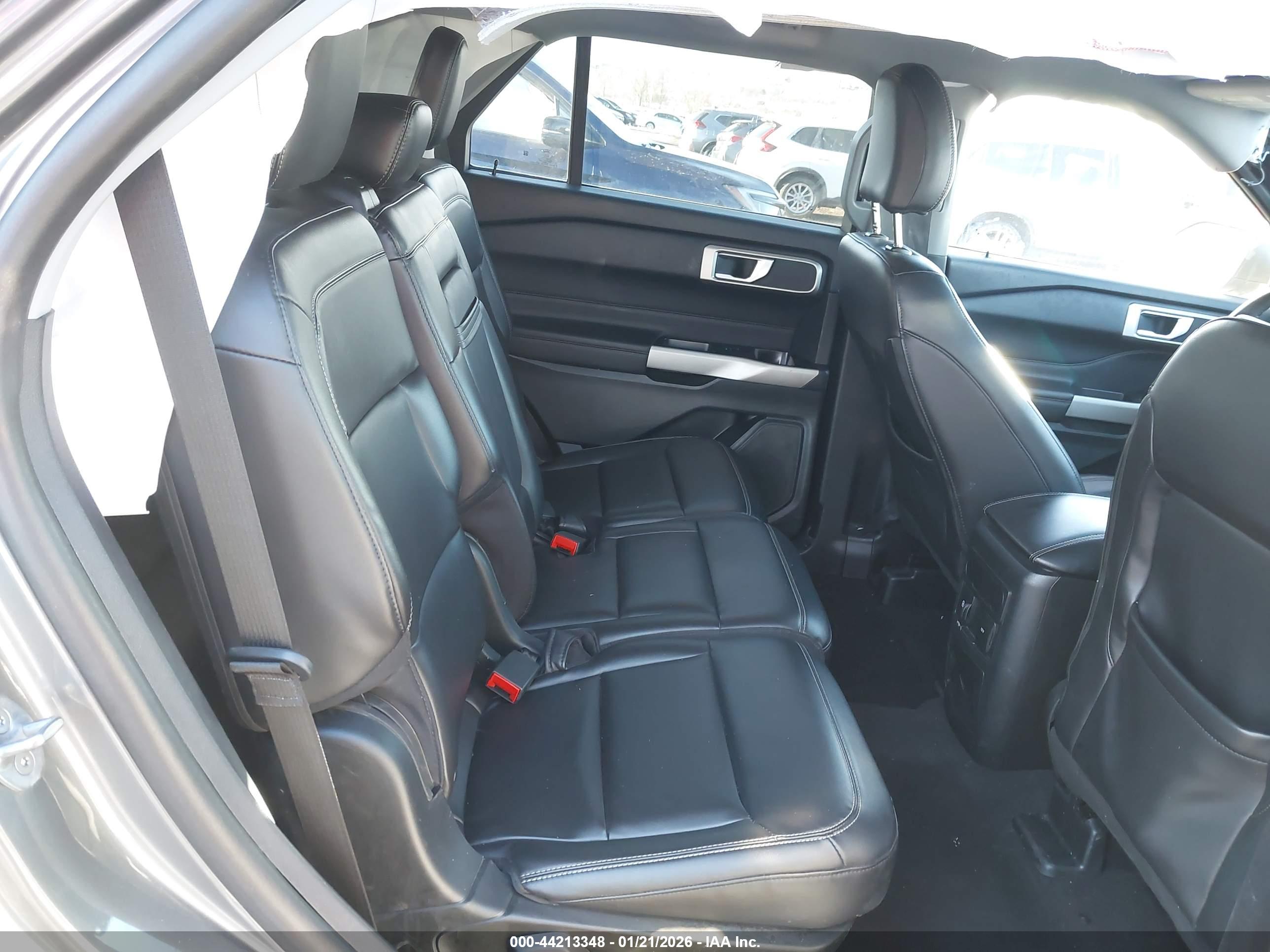FORD EXPLORER image 8
