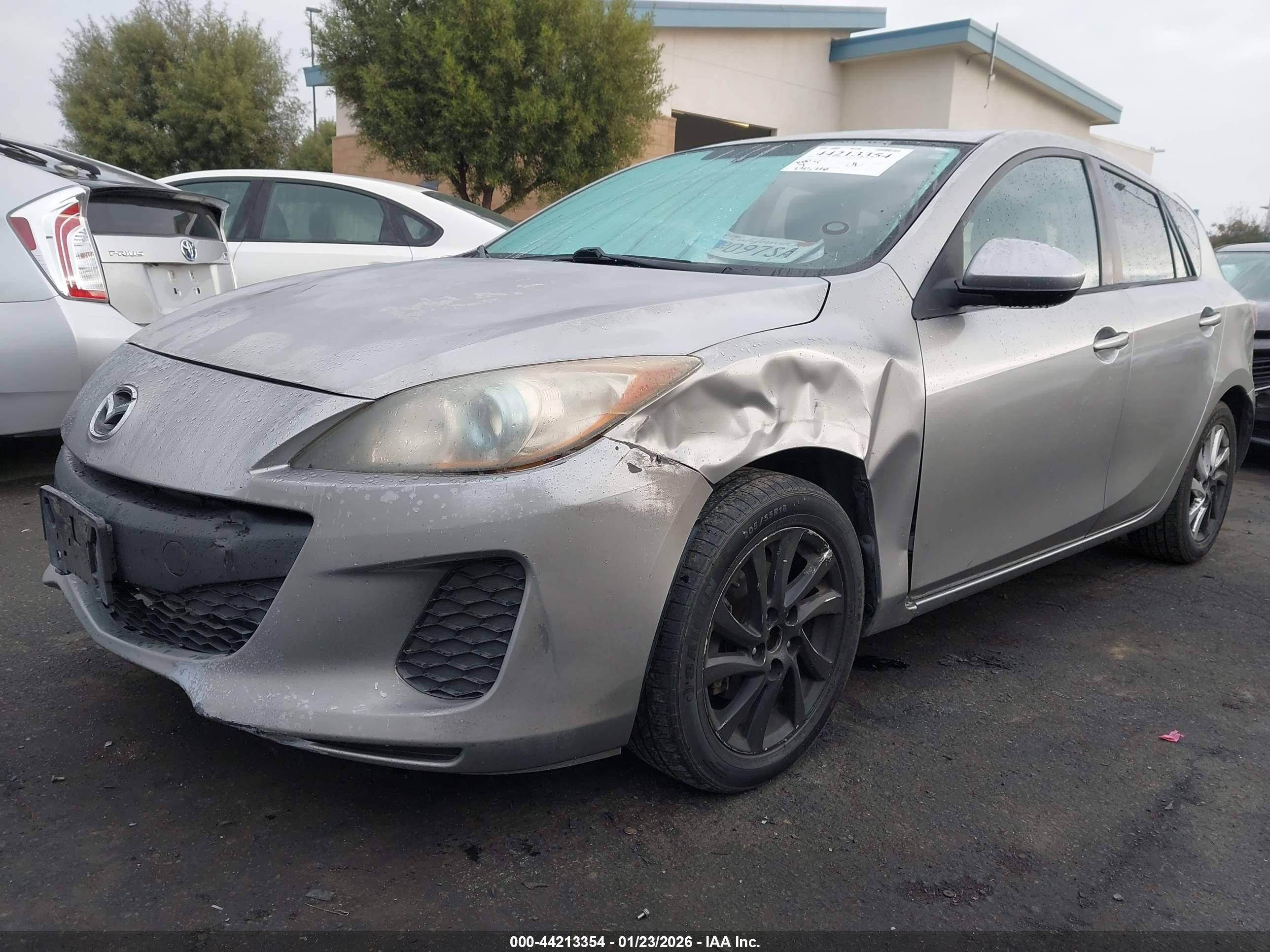 MAZDA MAZDA3 image 2