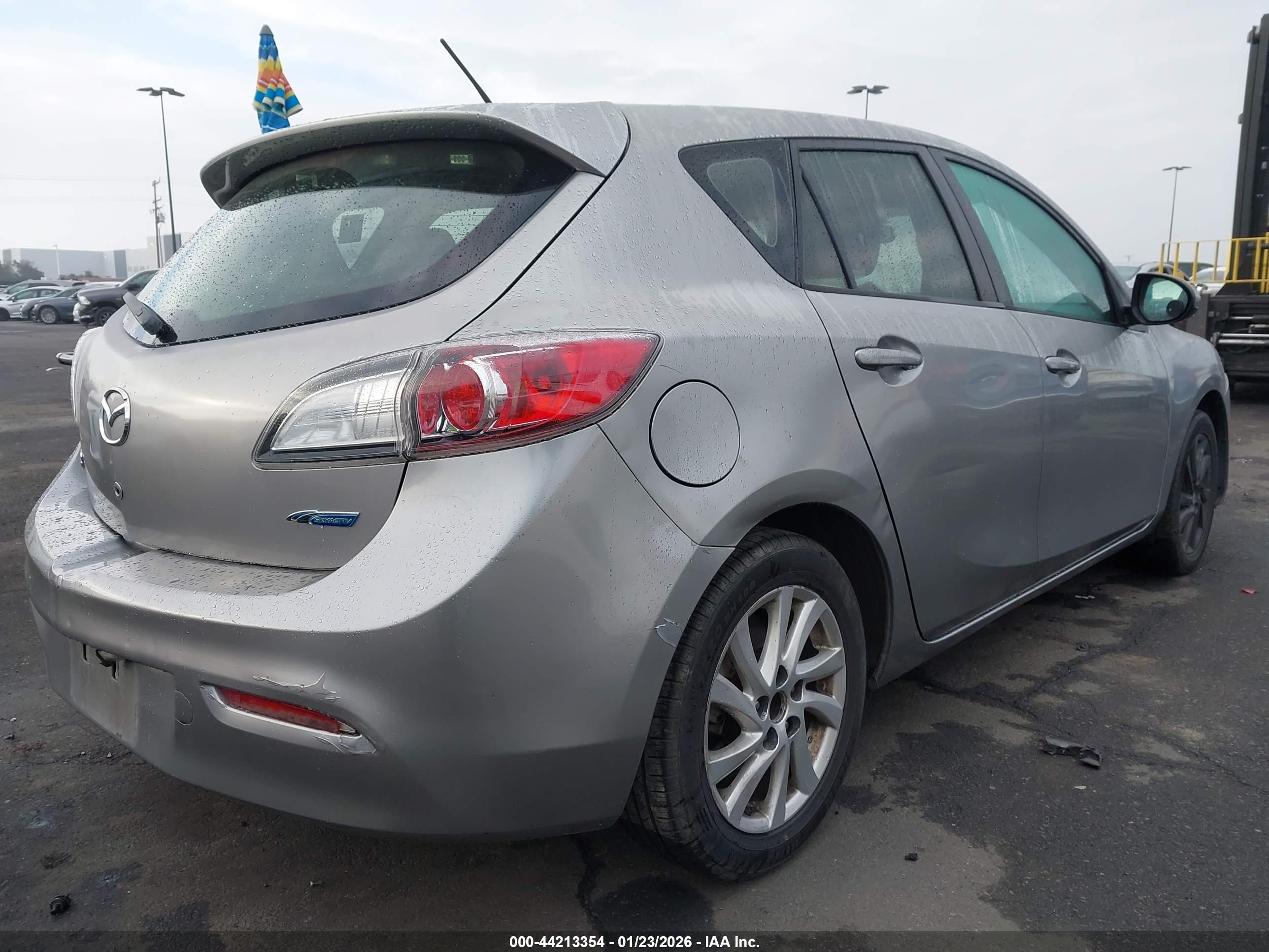 MAZDA MAZDA3 image 4