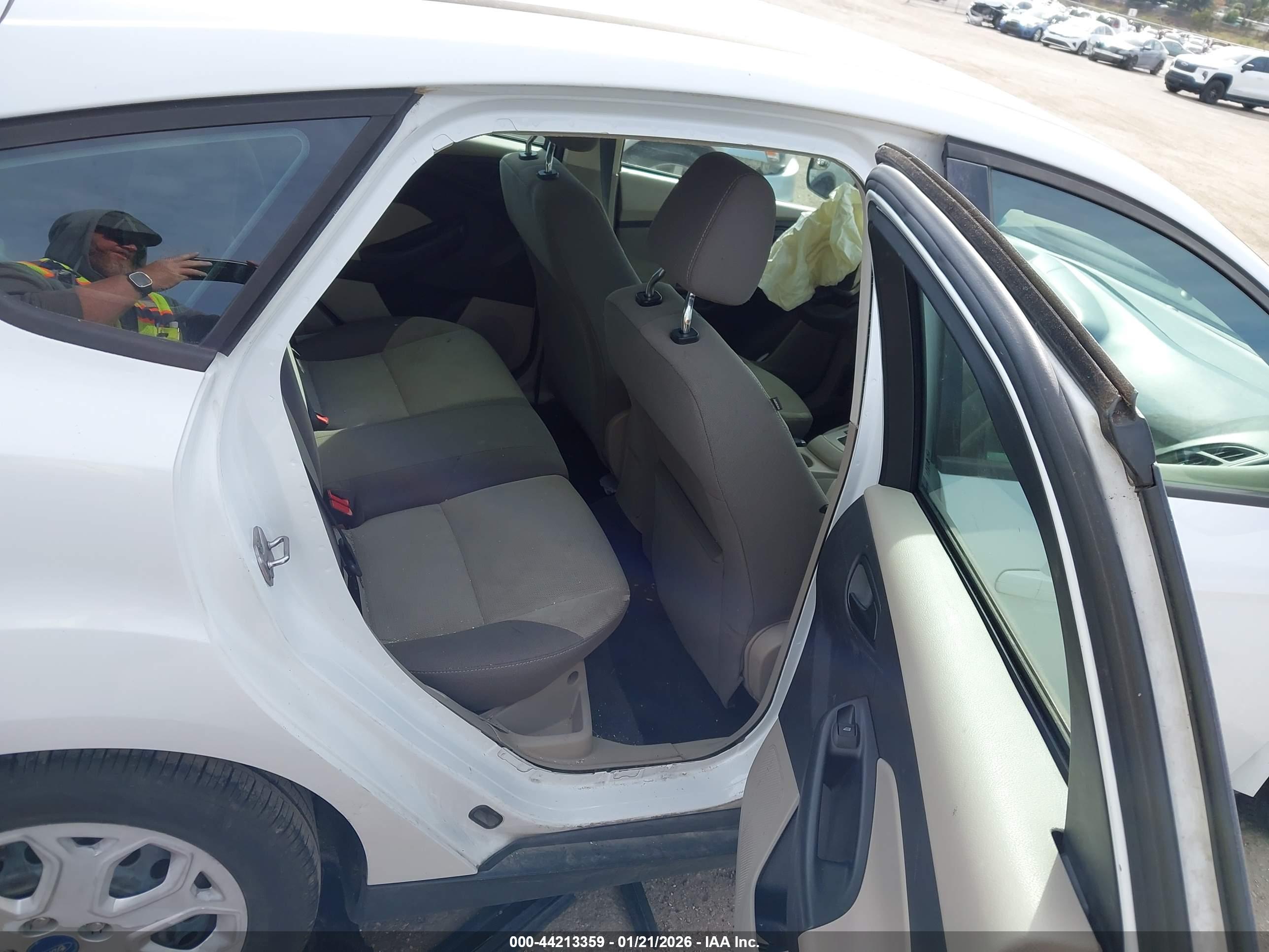 FORD FOCUS image 8