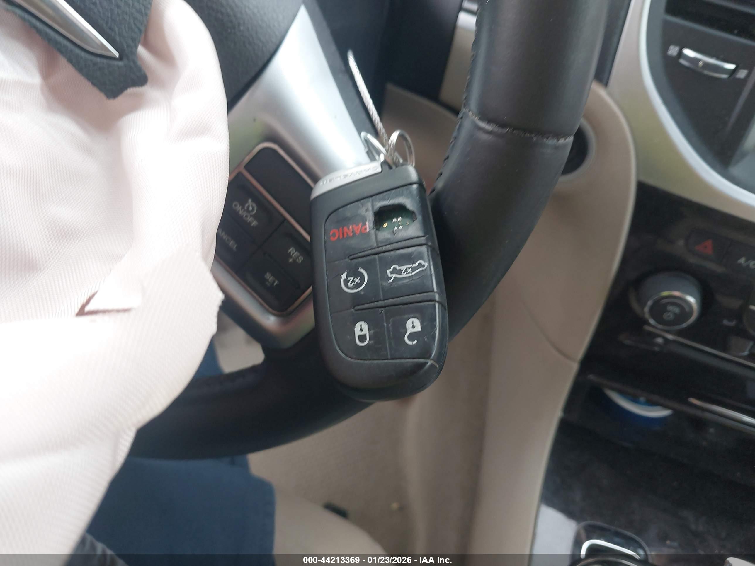 CHRYSLER 300 image 11