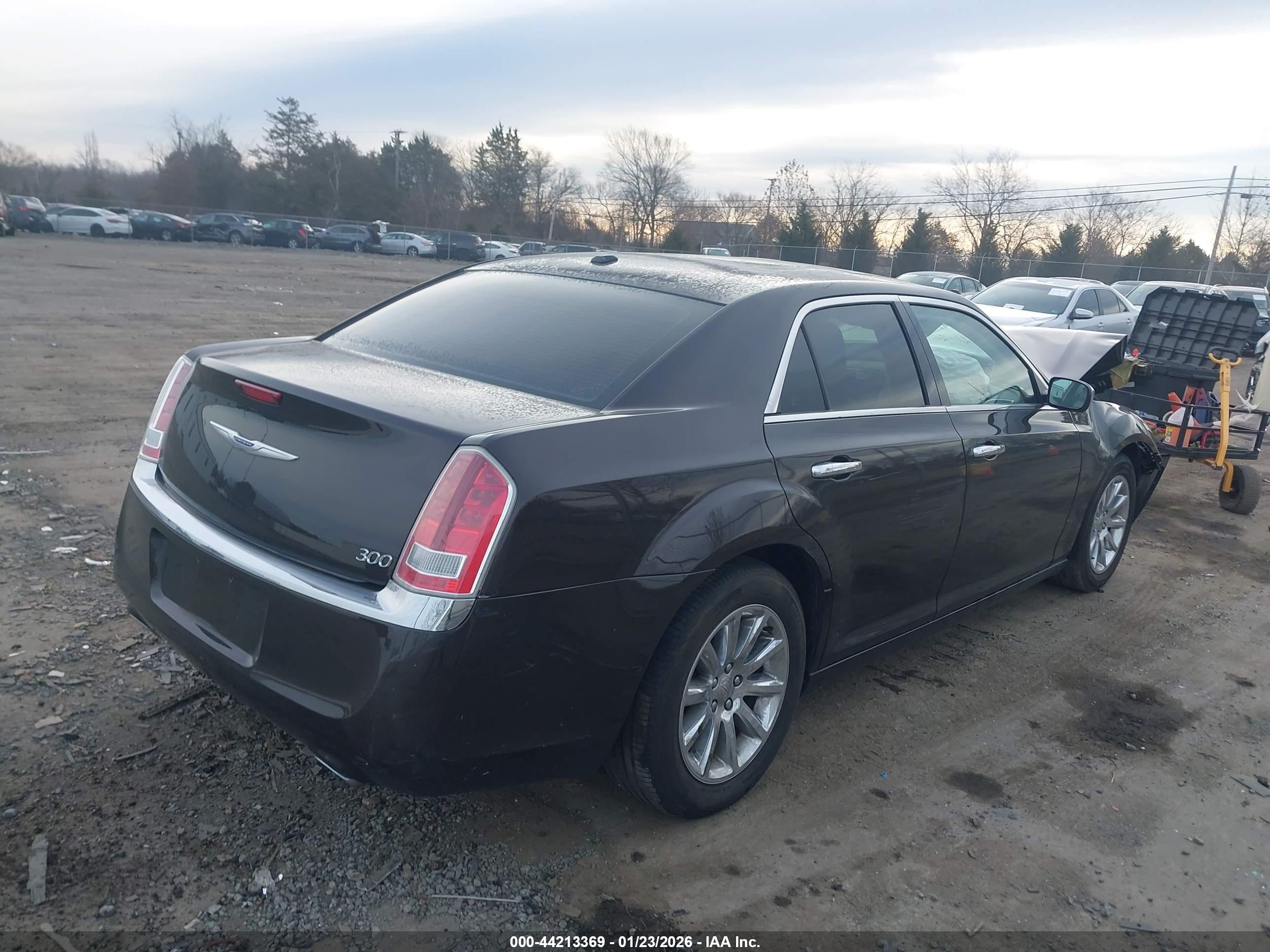 CHRYSLER 300 image 4