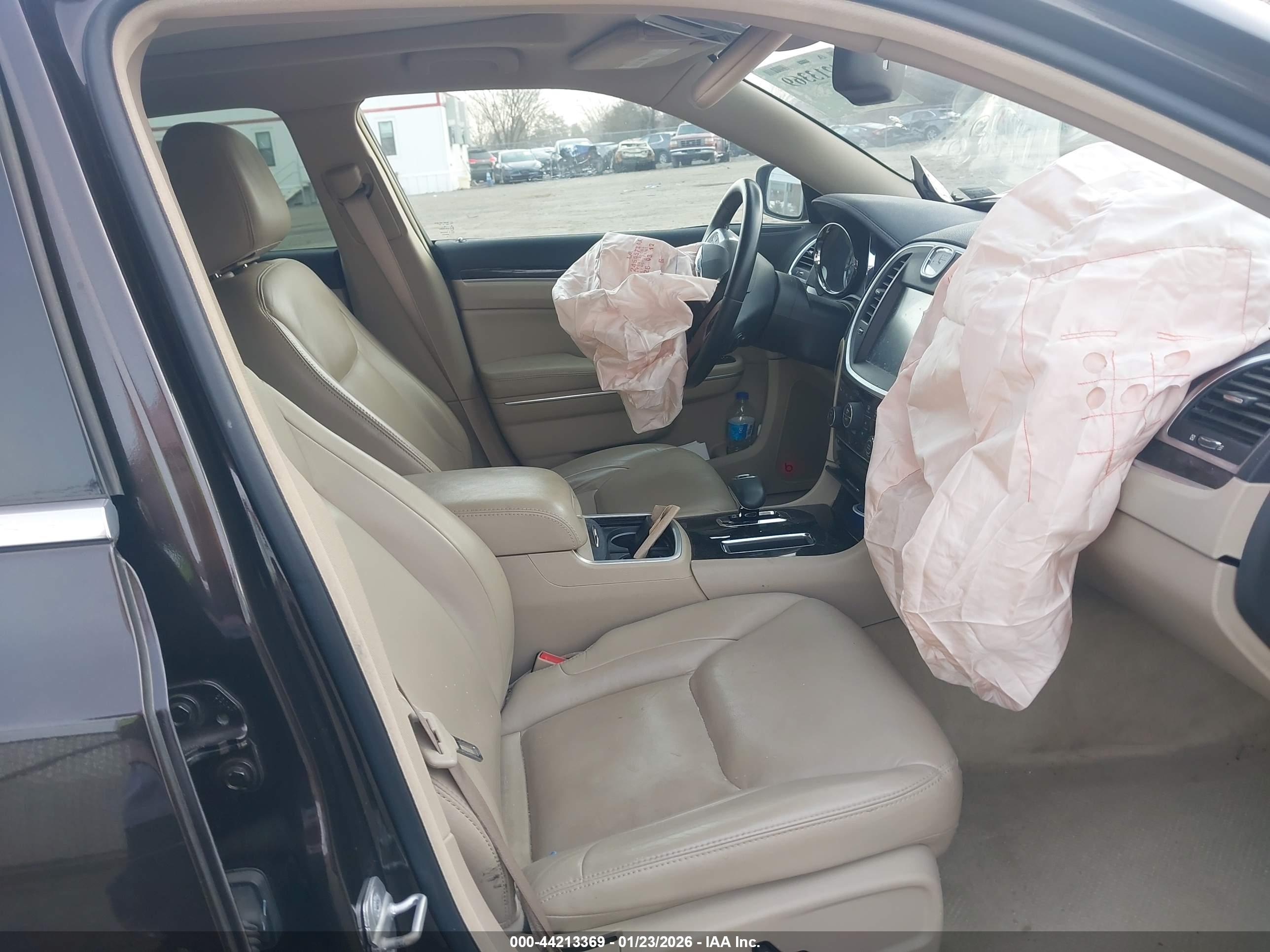 CHRYSLER 300 image 5