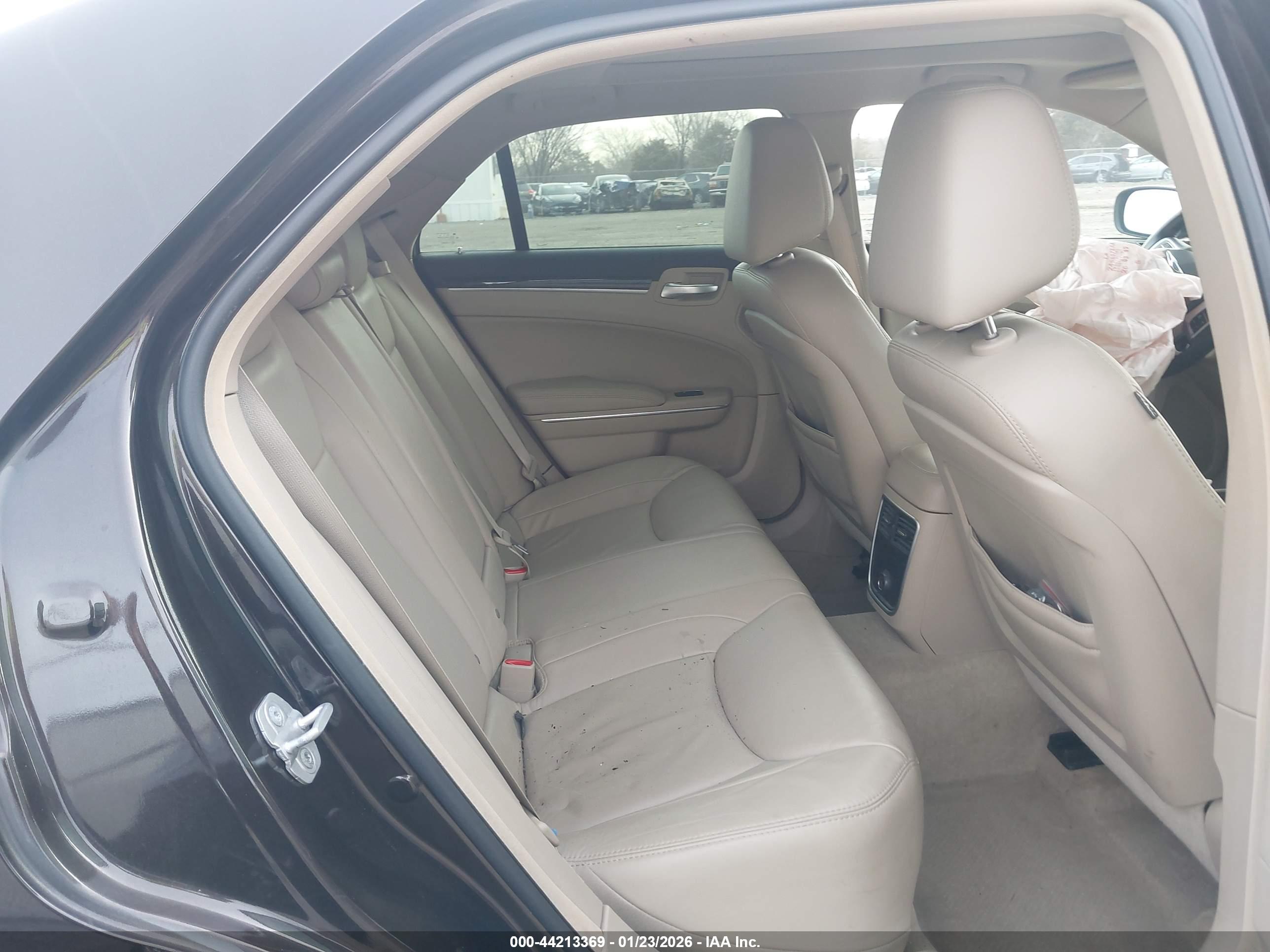 CHRYSLER 300 image 8
