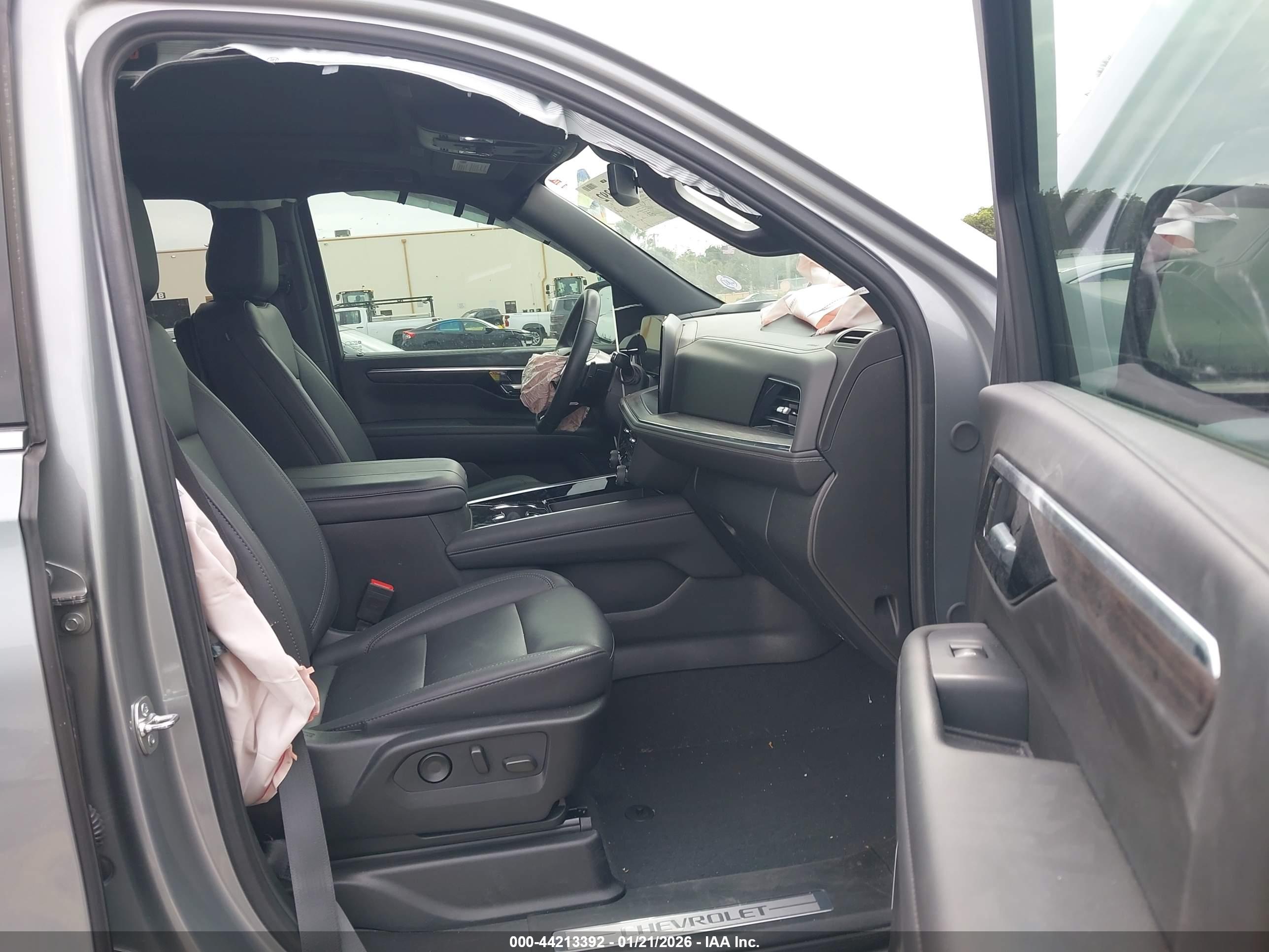 CHEVROLET TAHOE image 5