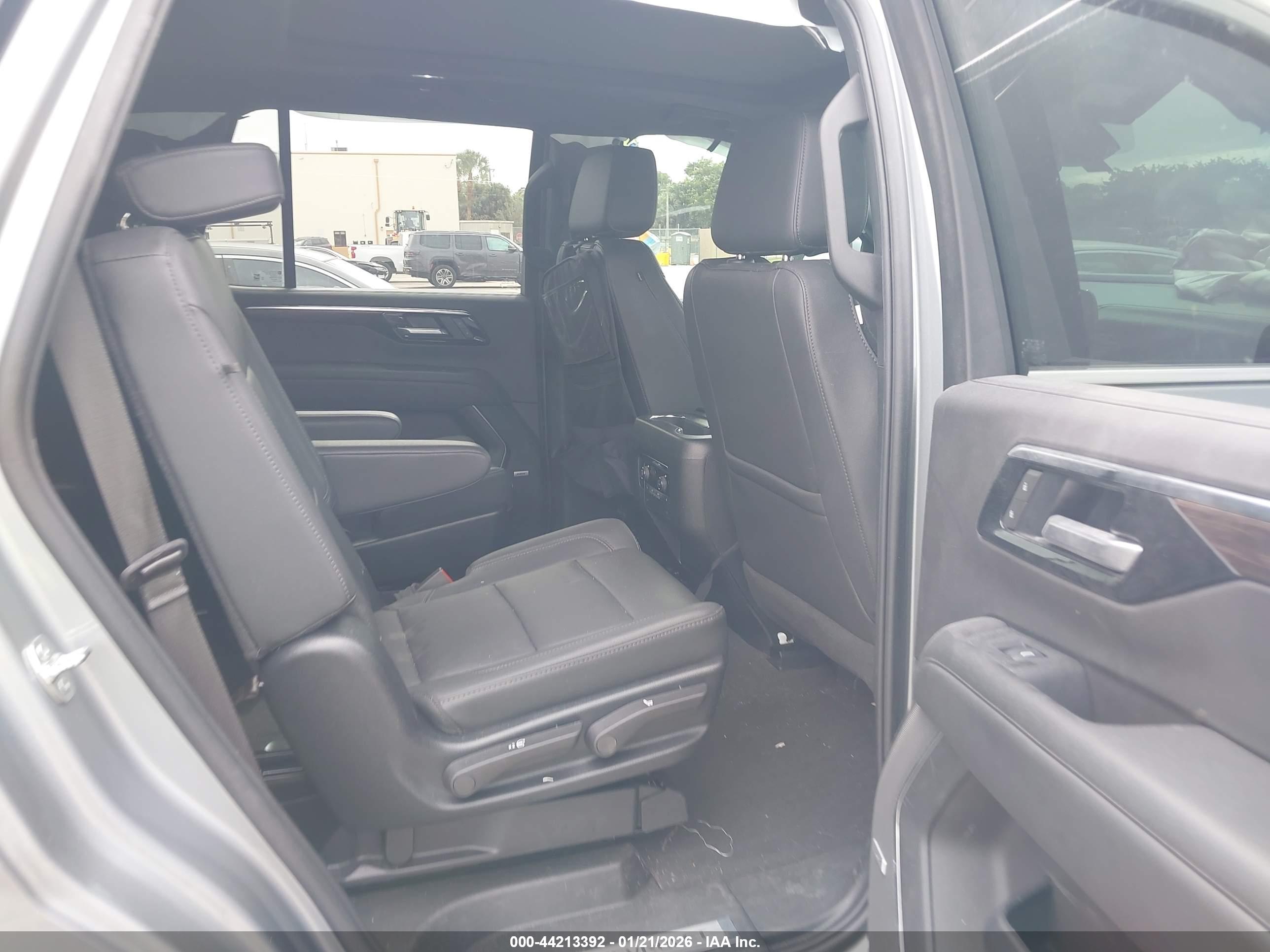 CHEVROLET TAHOE image 8