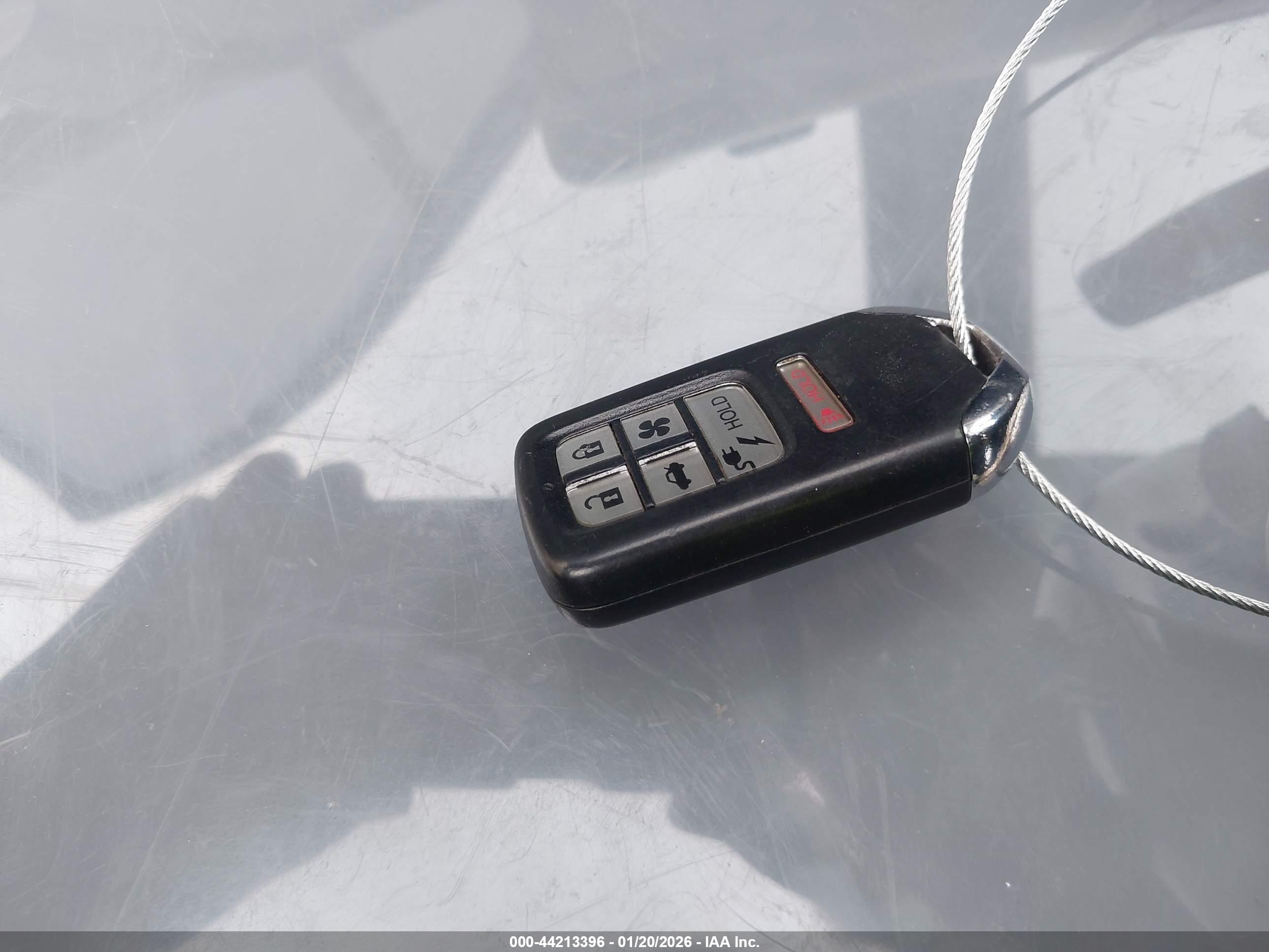 HONDA CLARITY image 11