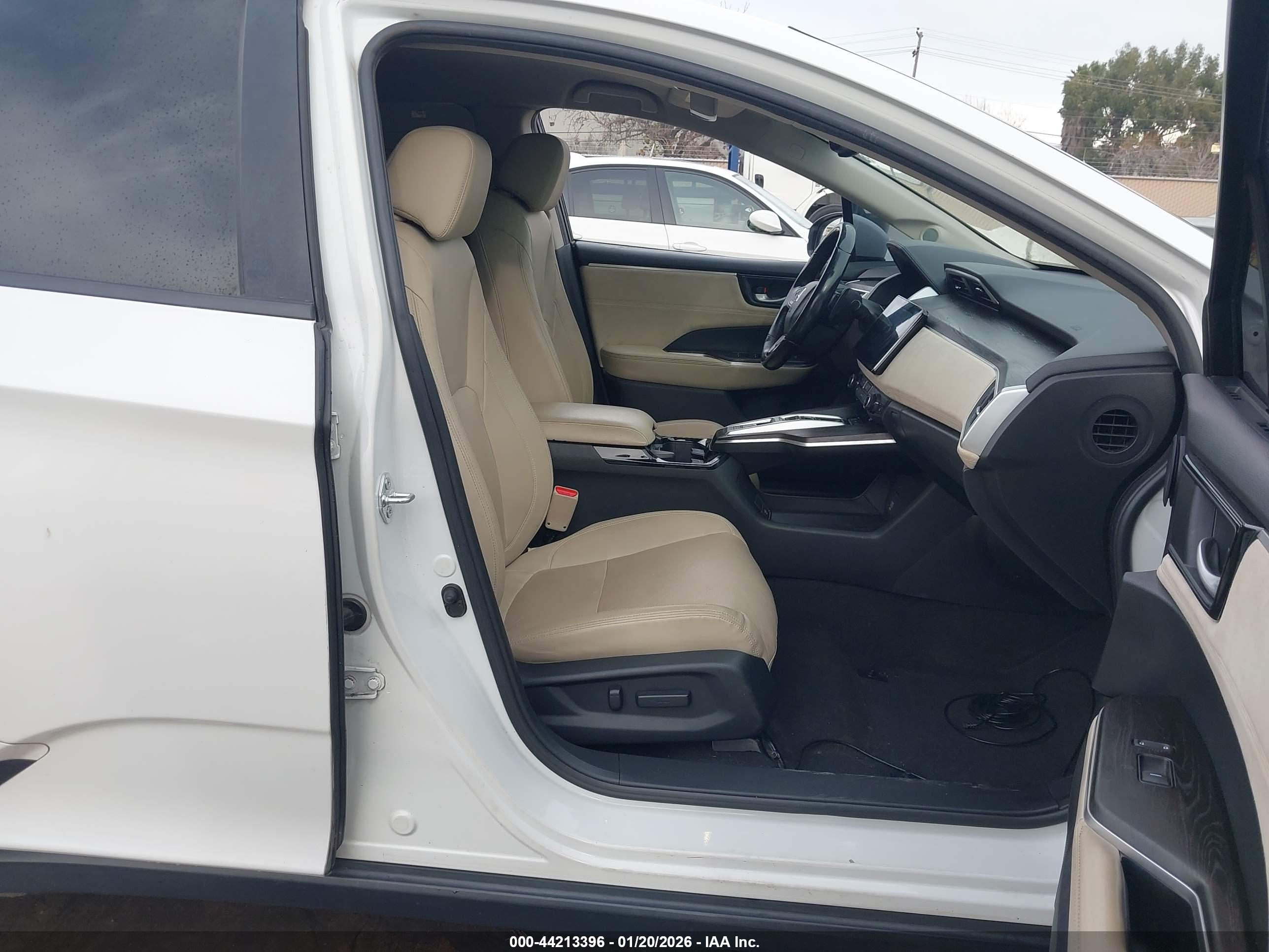 HONDA CLARITY image 5