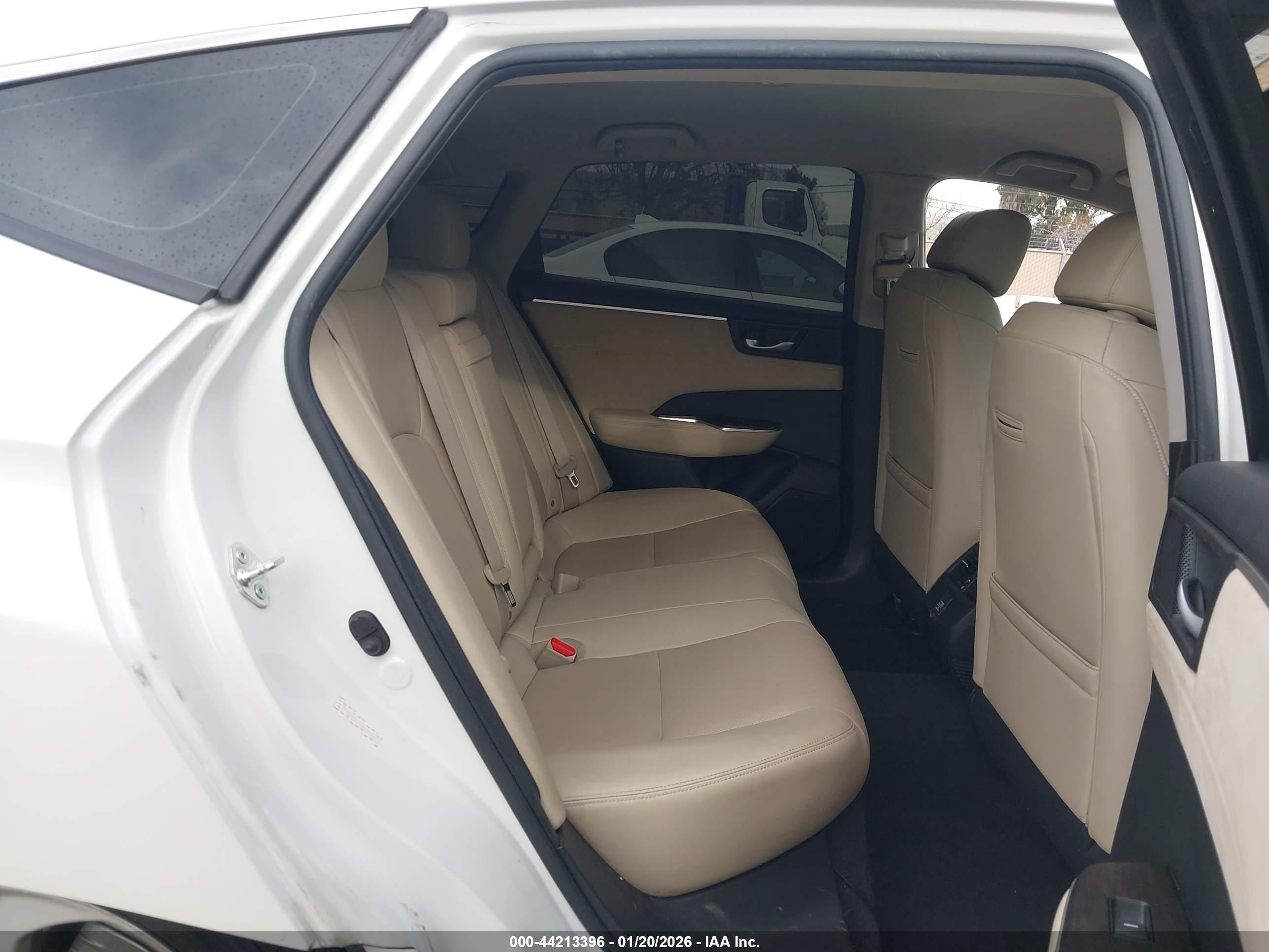 HONDA CLARITY image 8