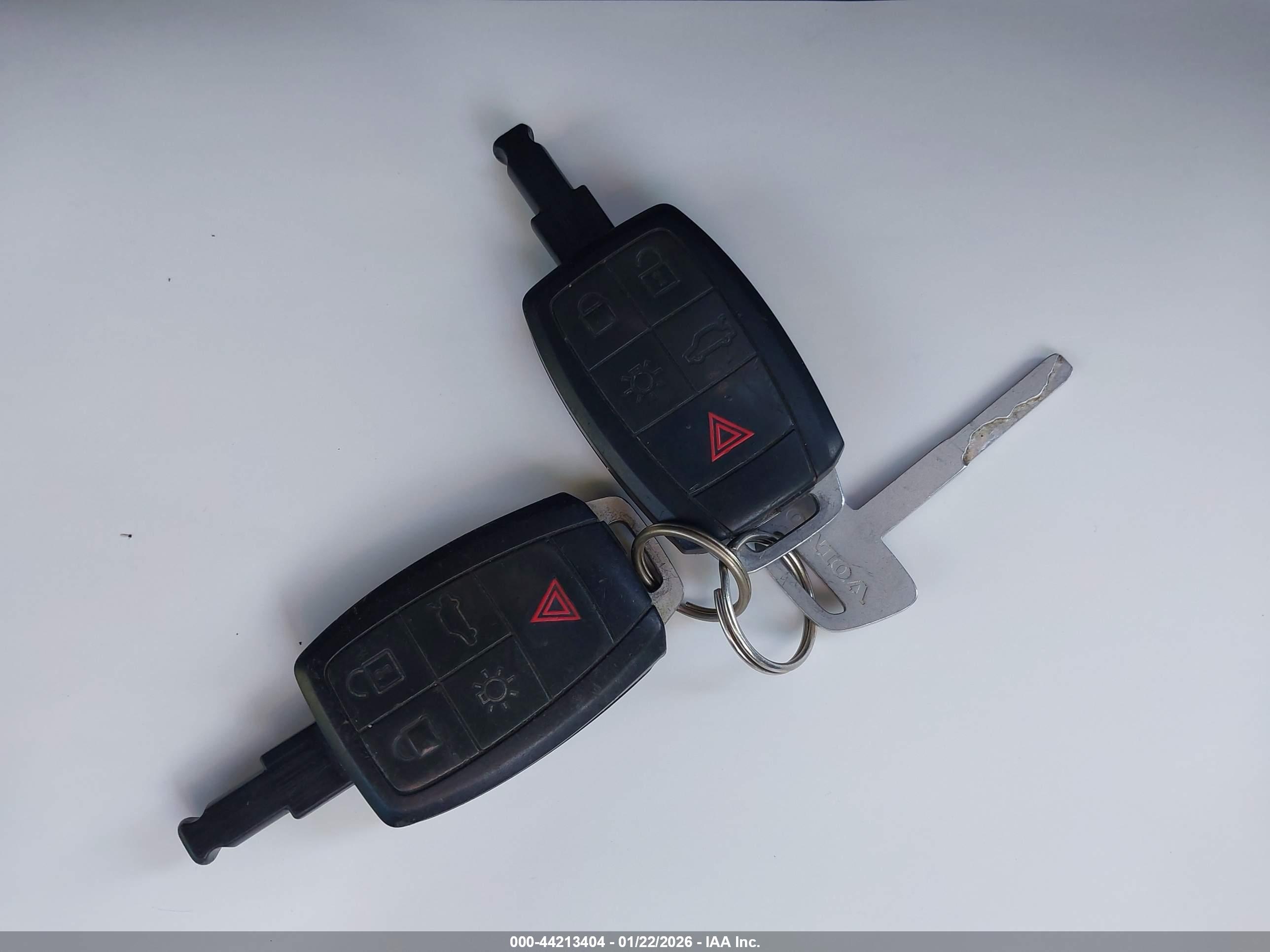 VOLVO C70 image 11