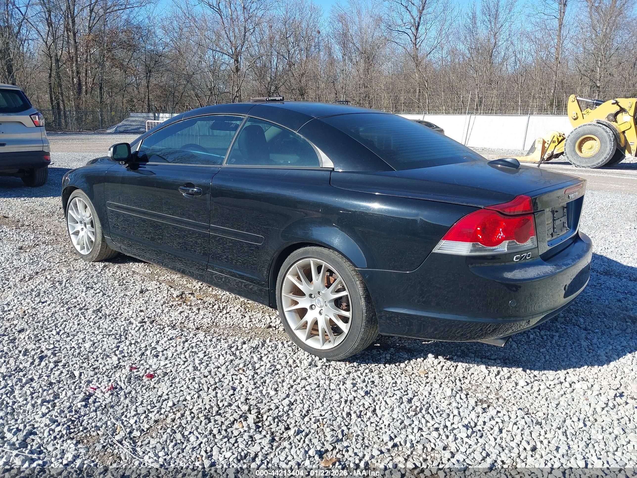 VOLVO C70 image 3