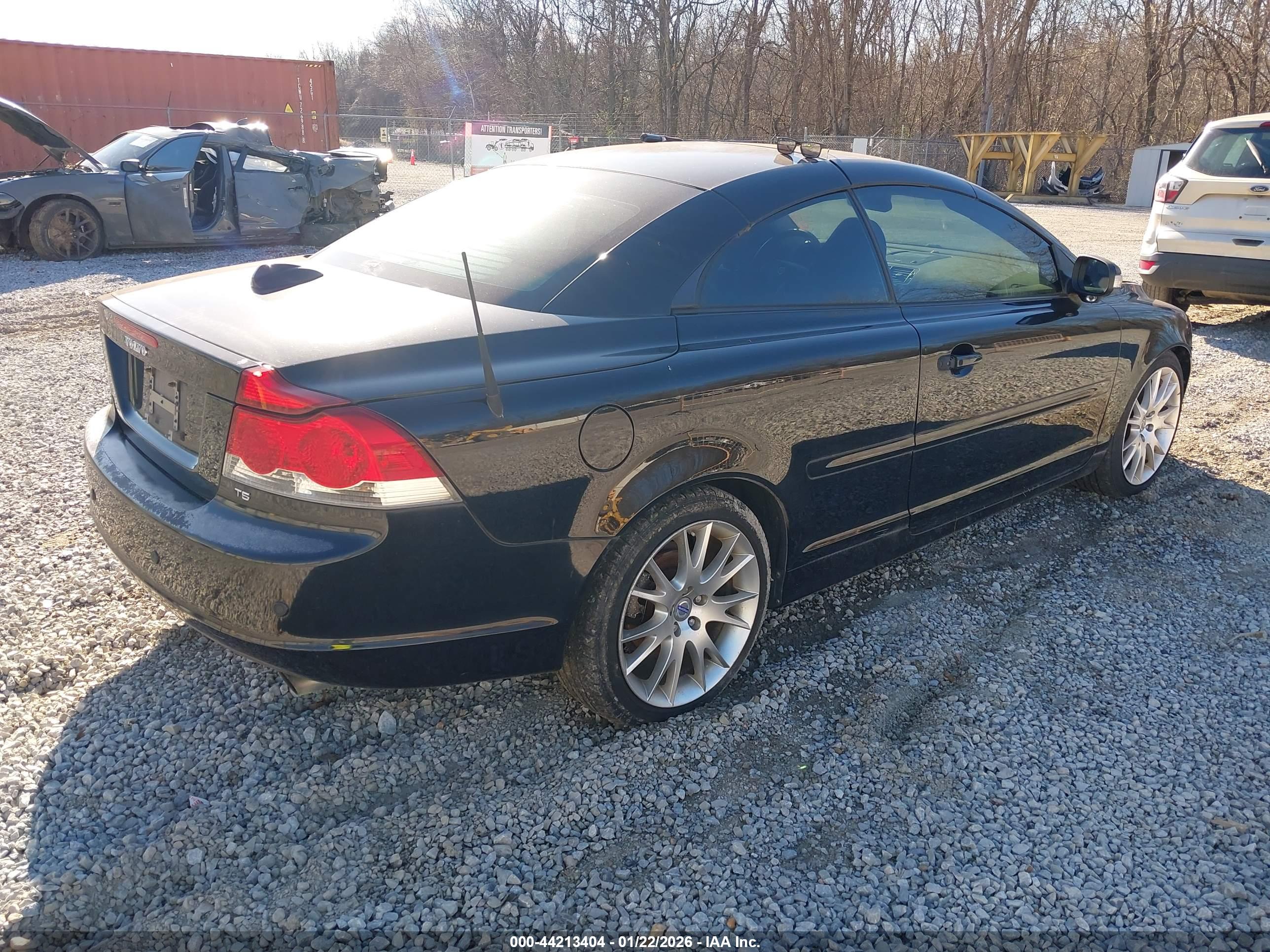 VOLVO C70 image 4