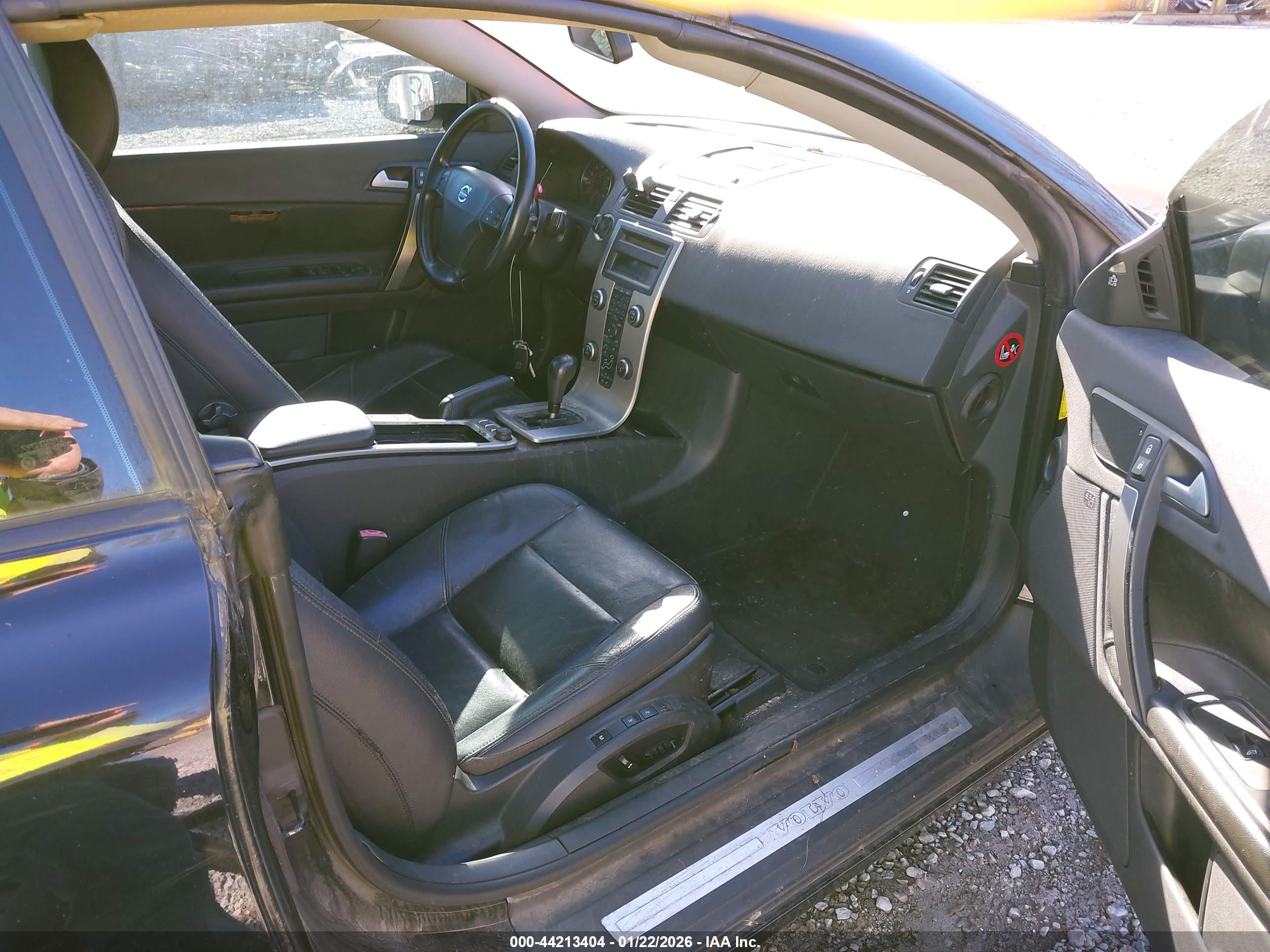 VOLVO C70 image 5