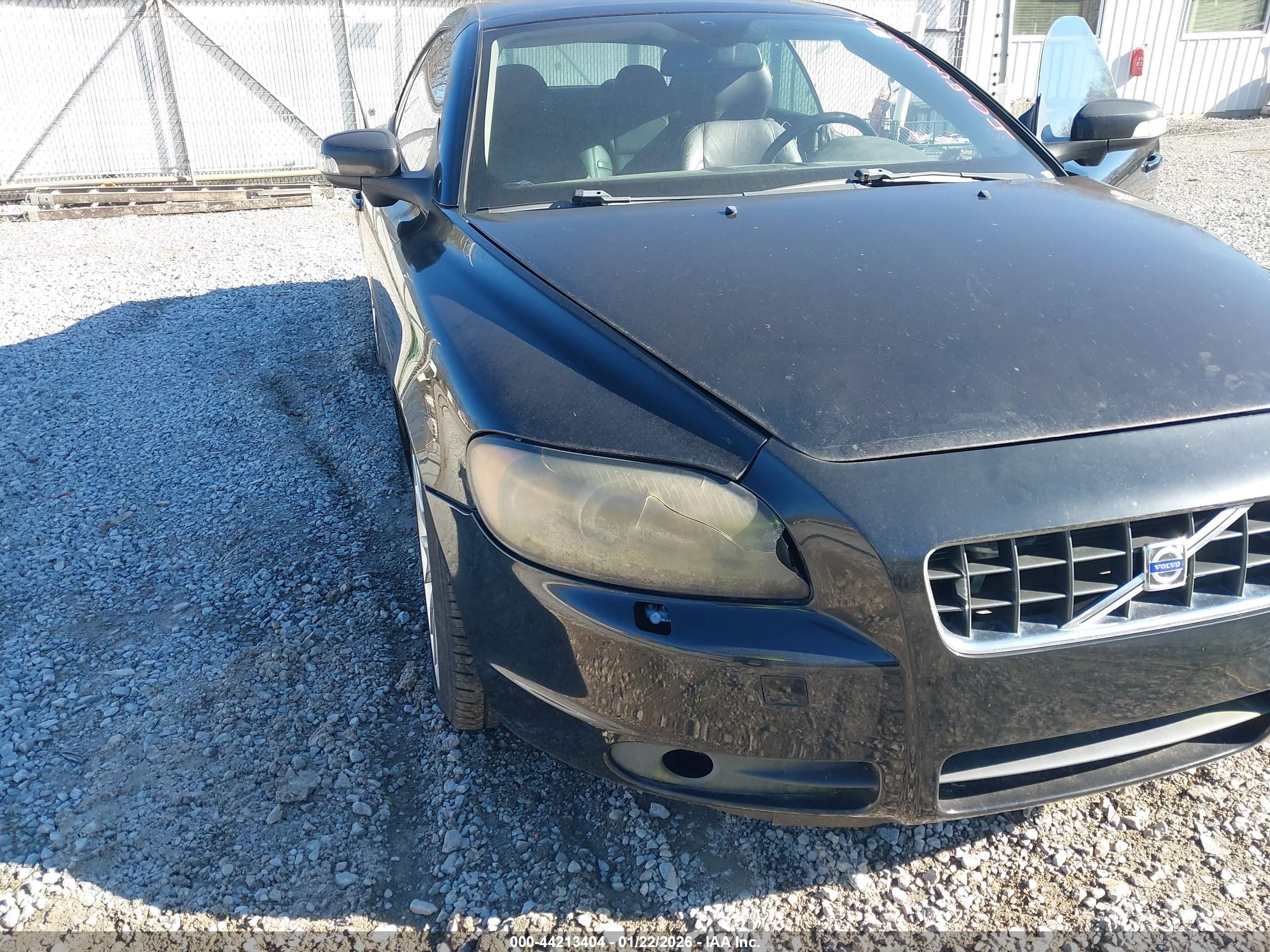 VOLVO C70 image 6