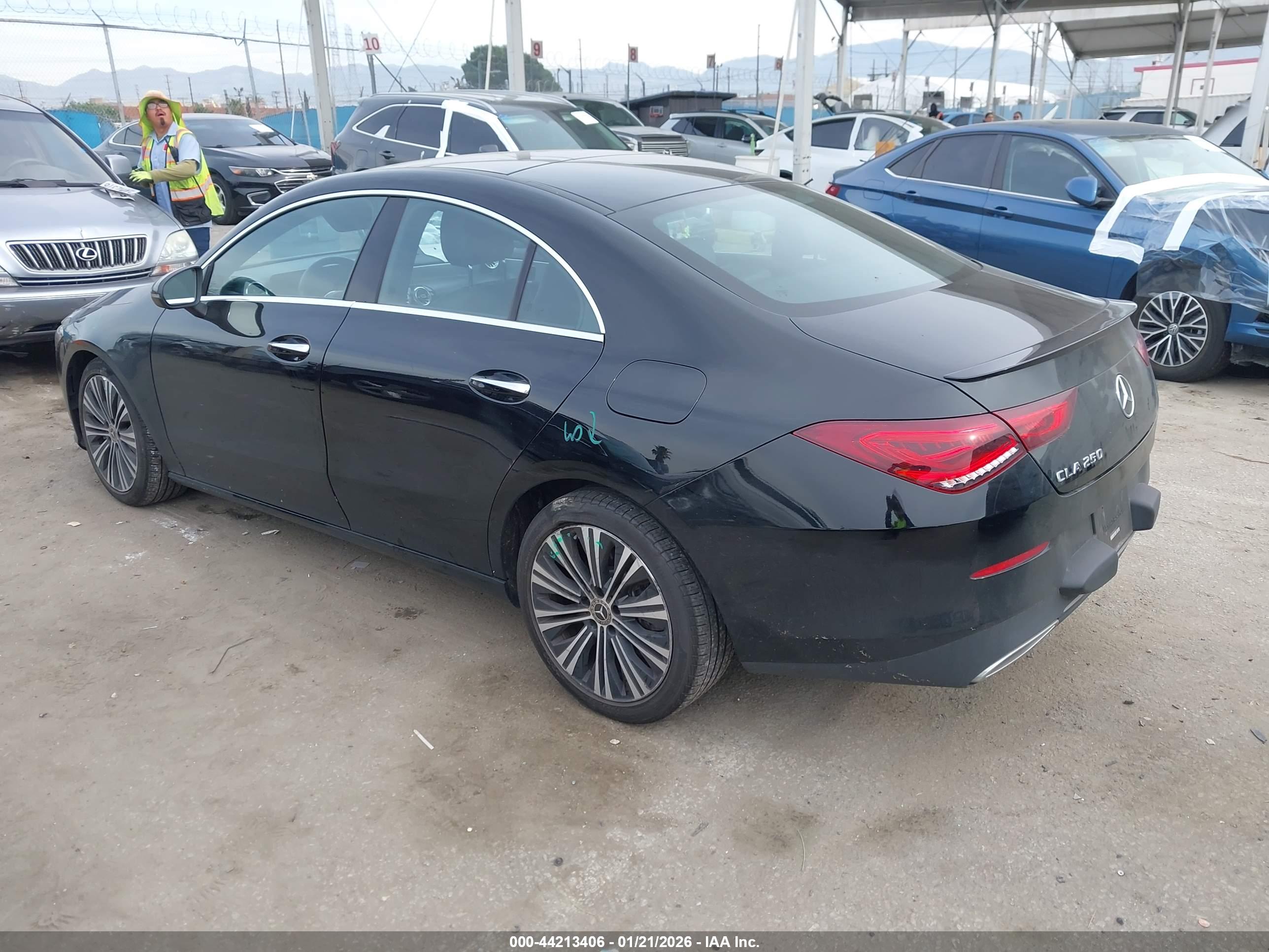MERCEDES-BENZ CLA image 3