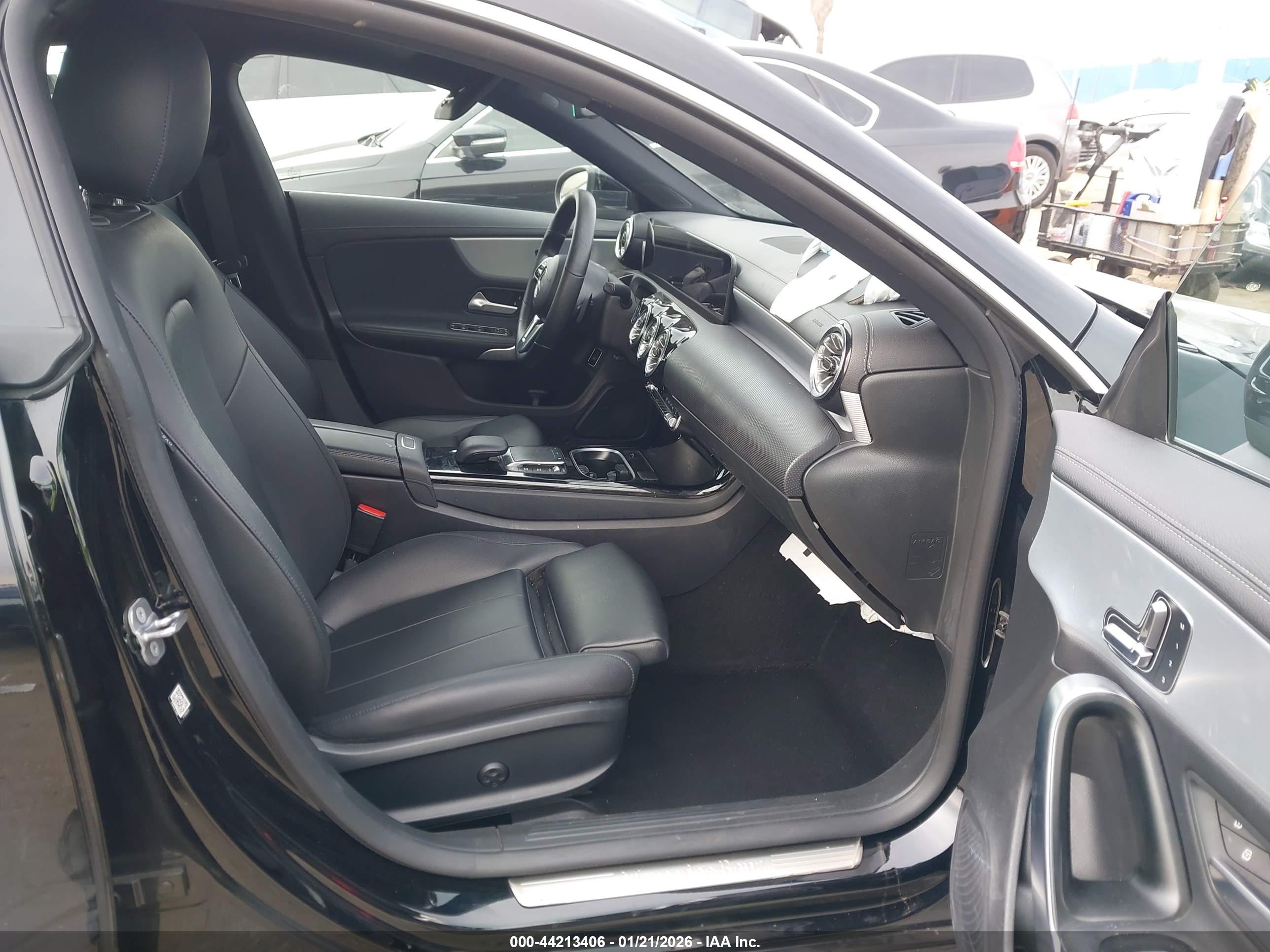 MERCEDES-BENZ CLA image 5