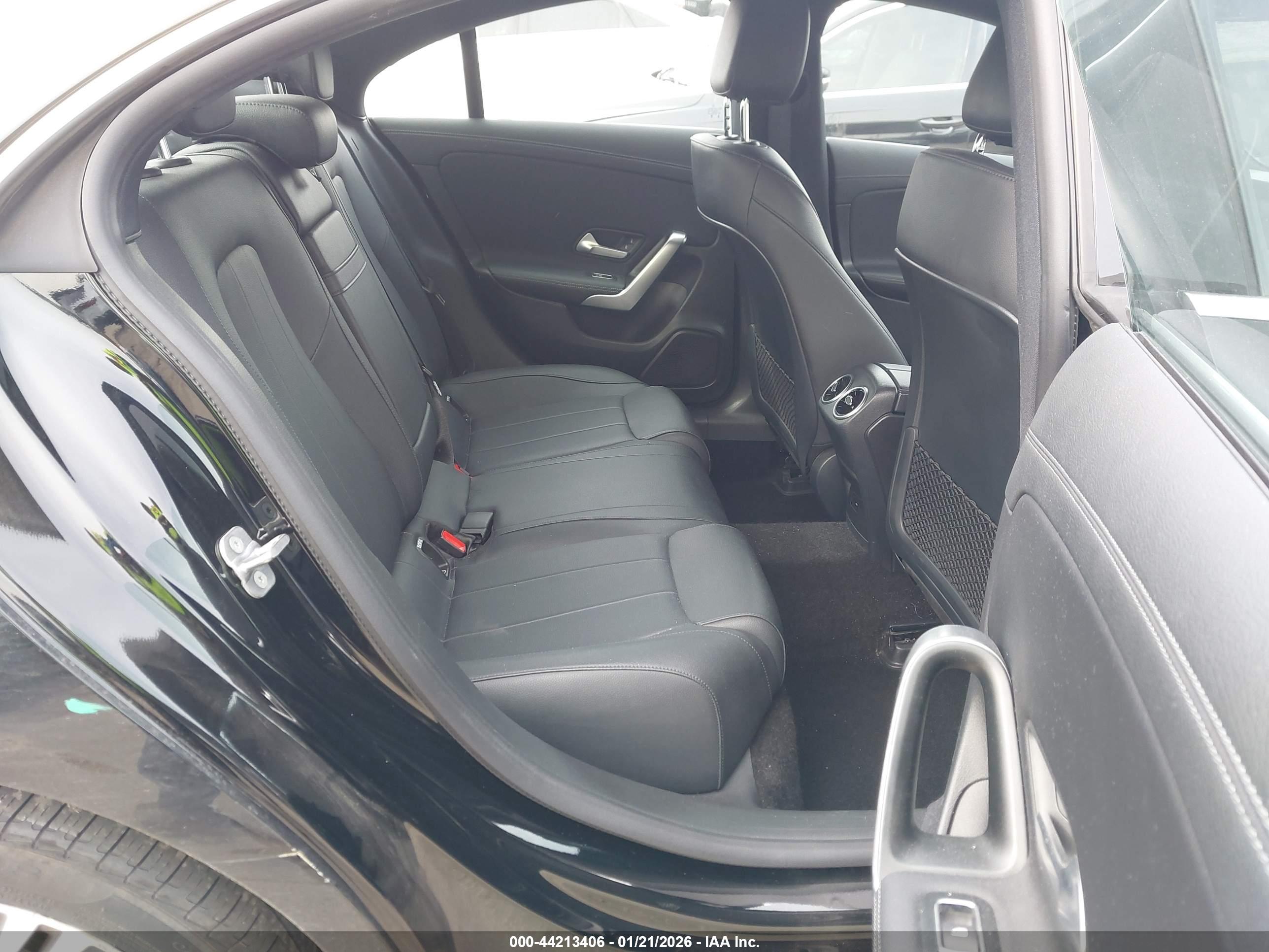 MERCEDES-BENZ CLA image 8