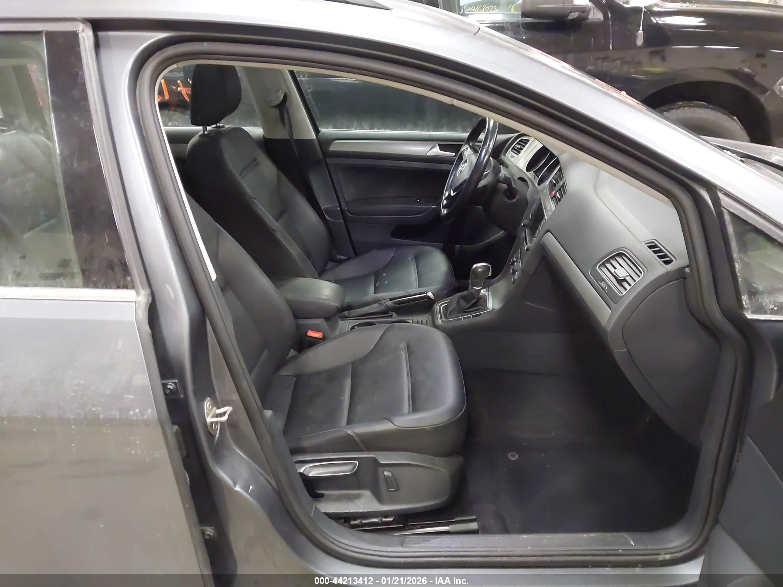 VOLKSWAGEN GOLF image 5