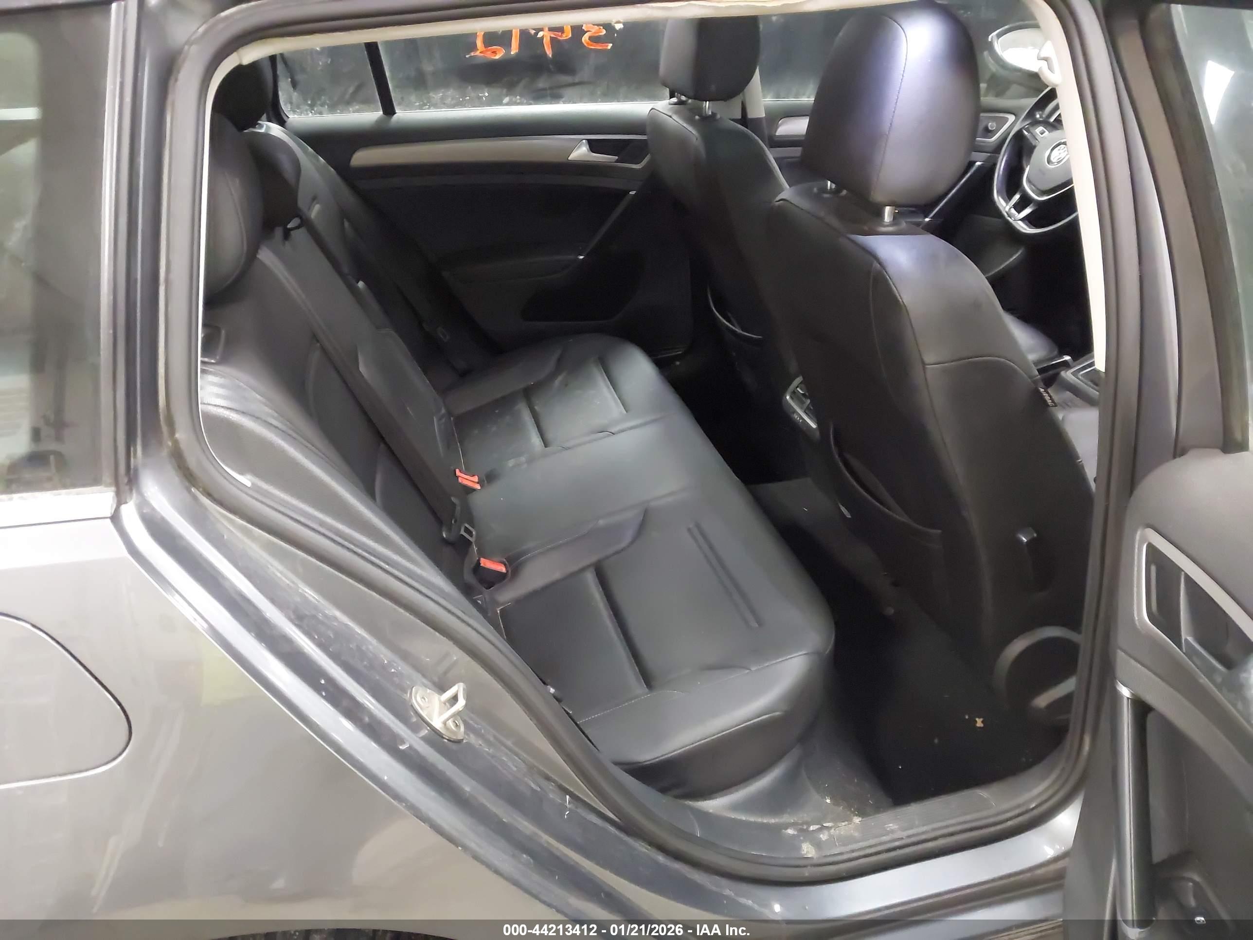 VOLKSWAGEN GOLF image 8