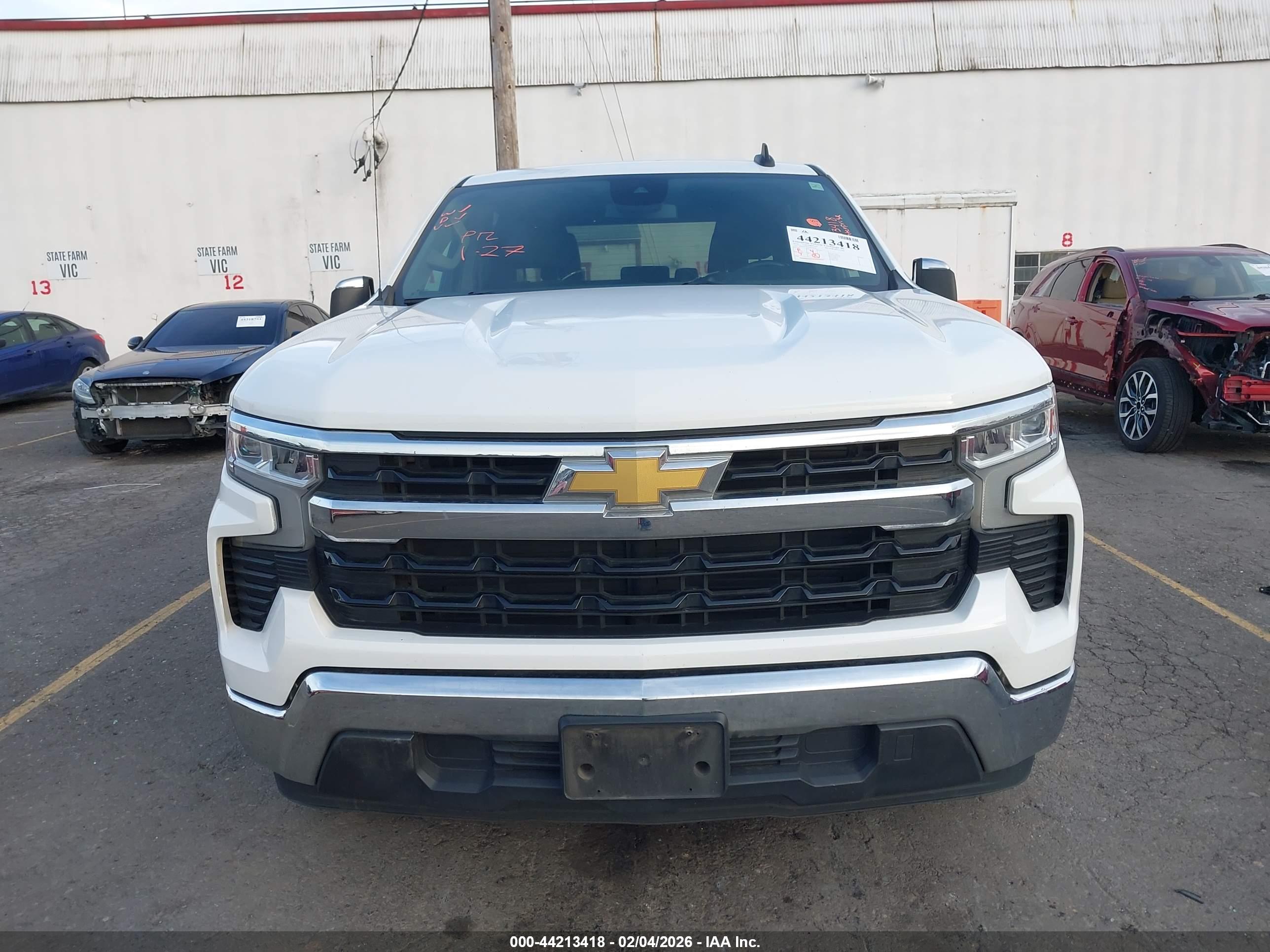 CHEVROLET SILVERADO image 6