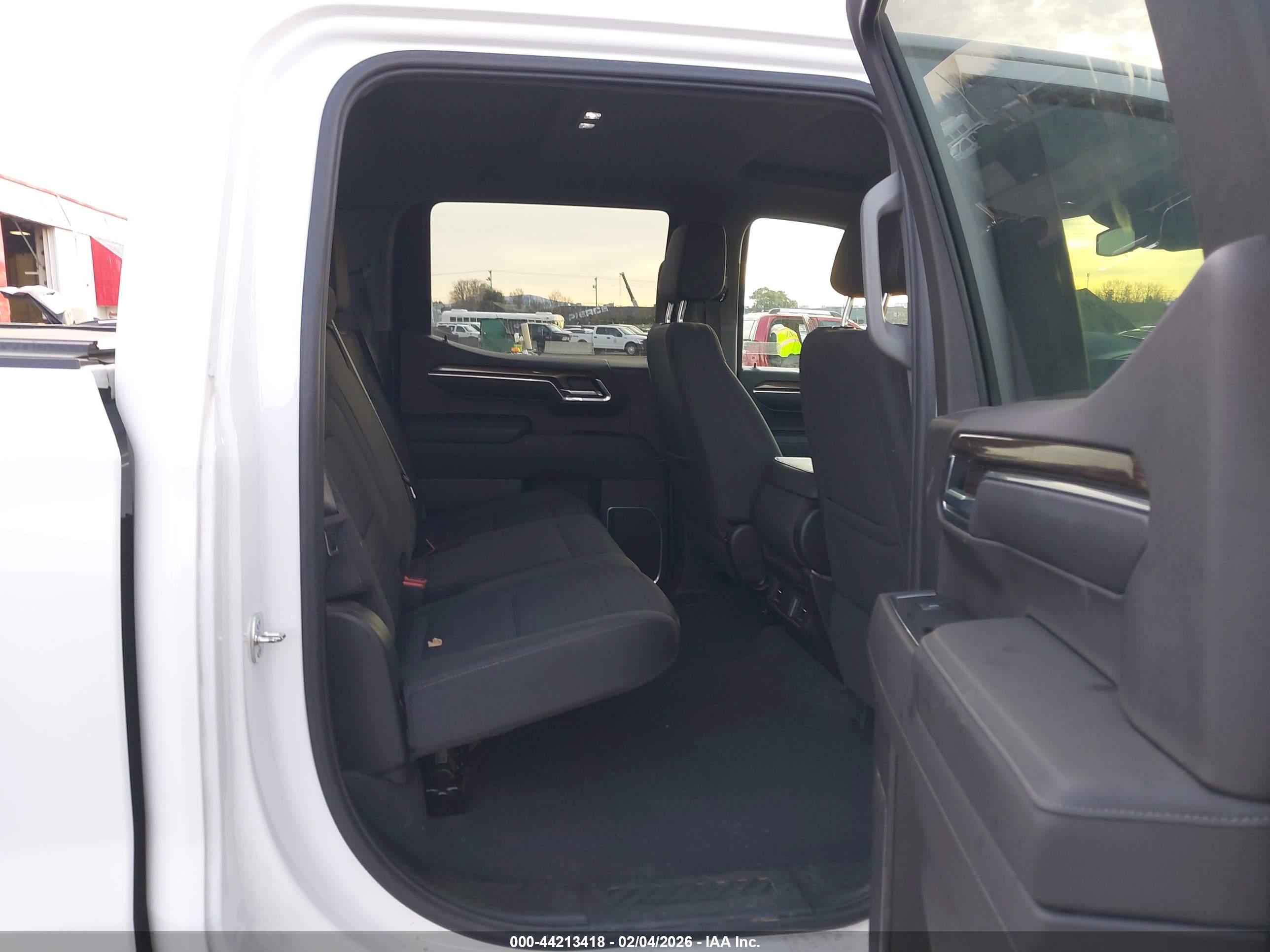 CHEVROLET SILVERADO image 8
