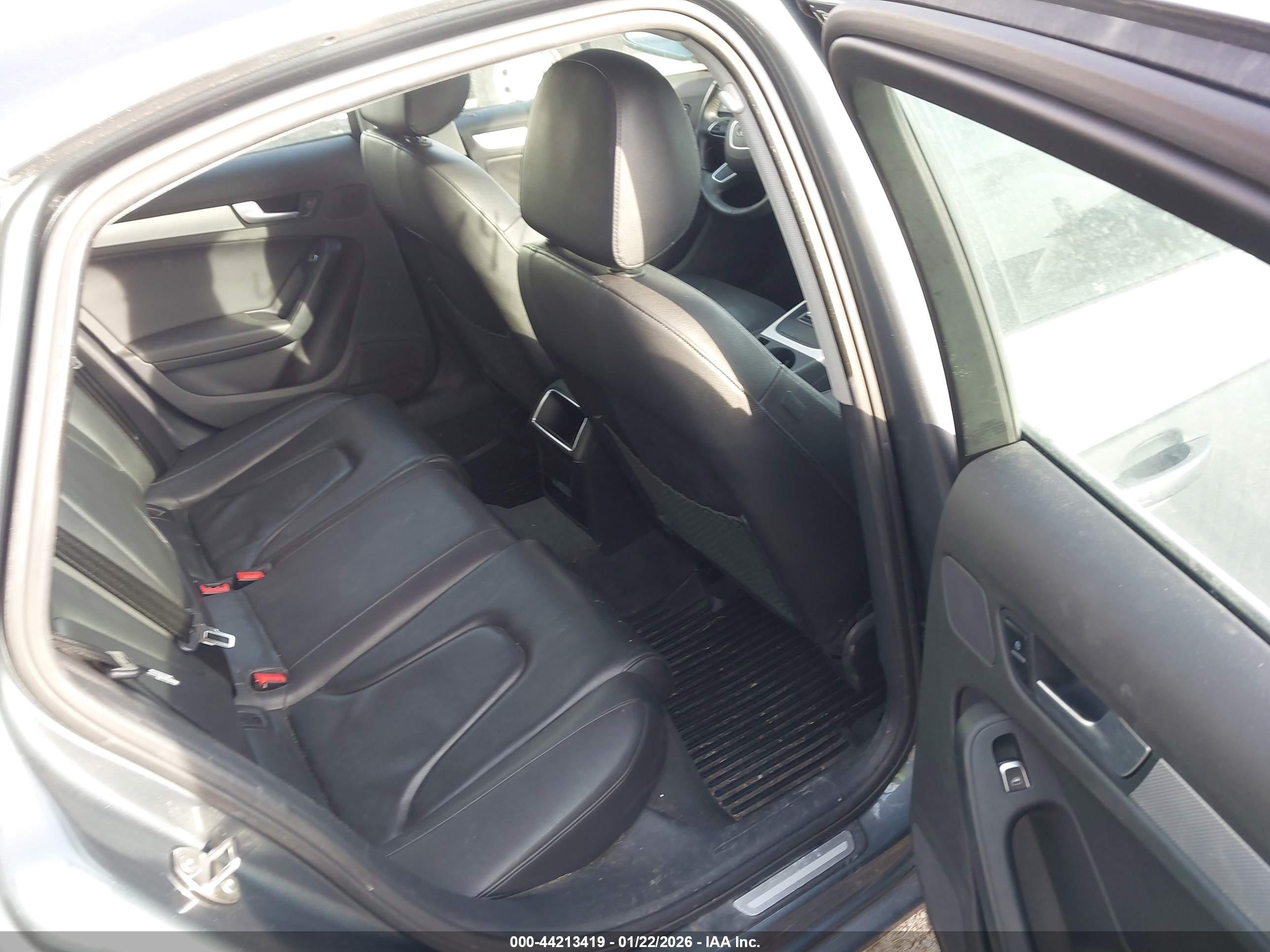 AUDI A4 image 8