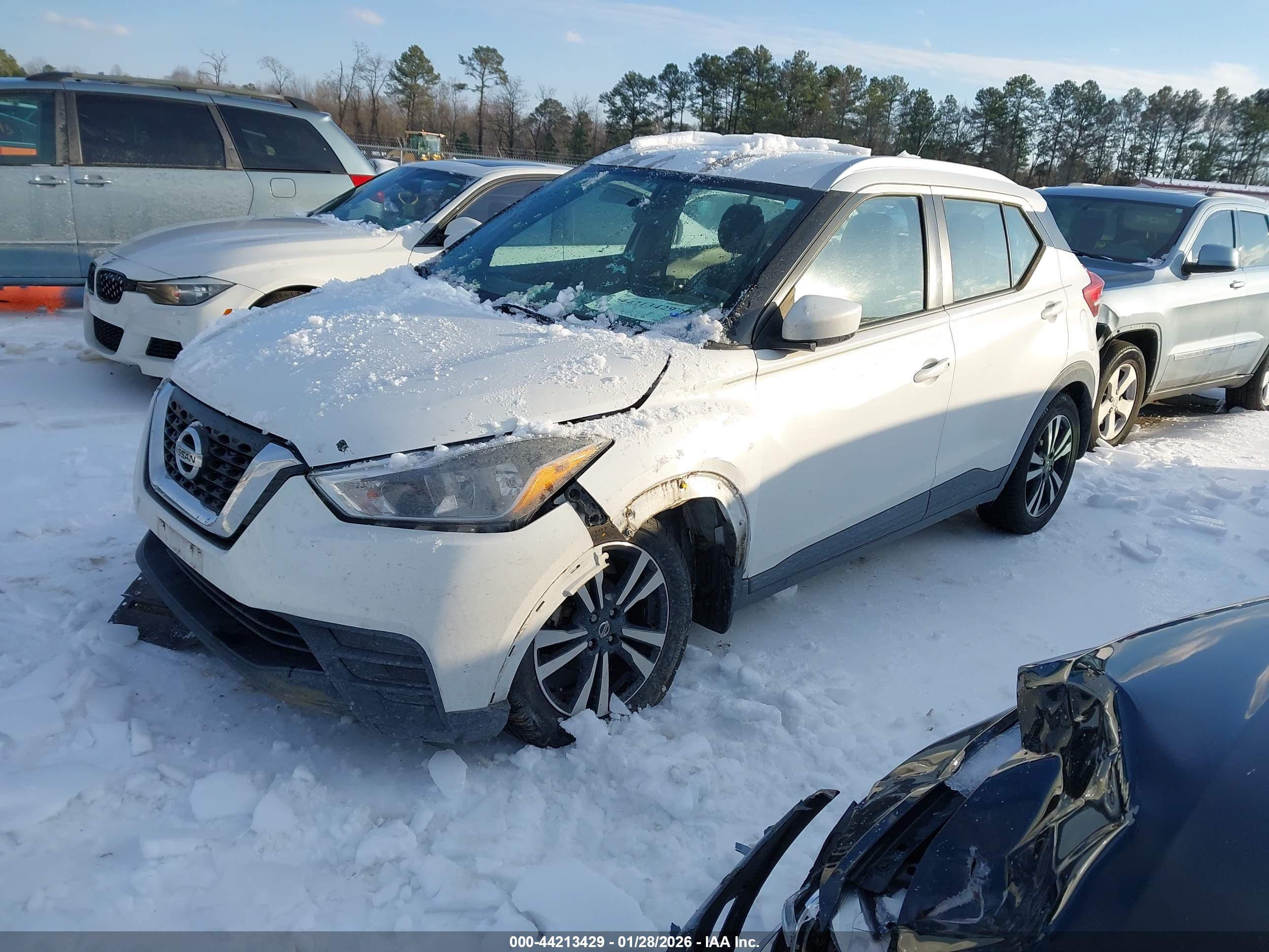 NISSAN KICKS image 2