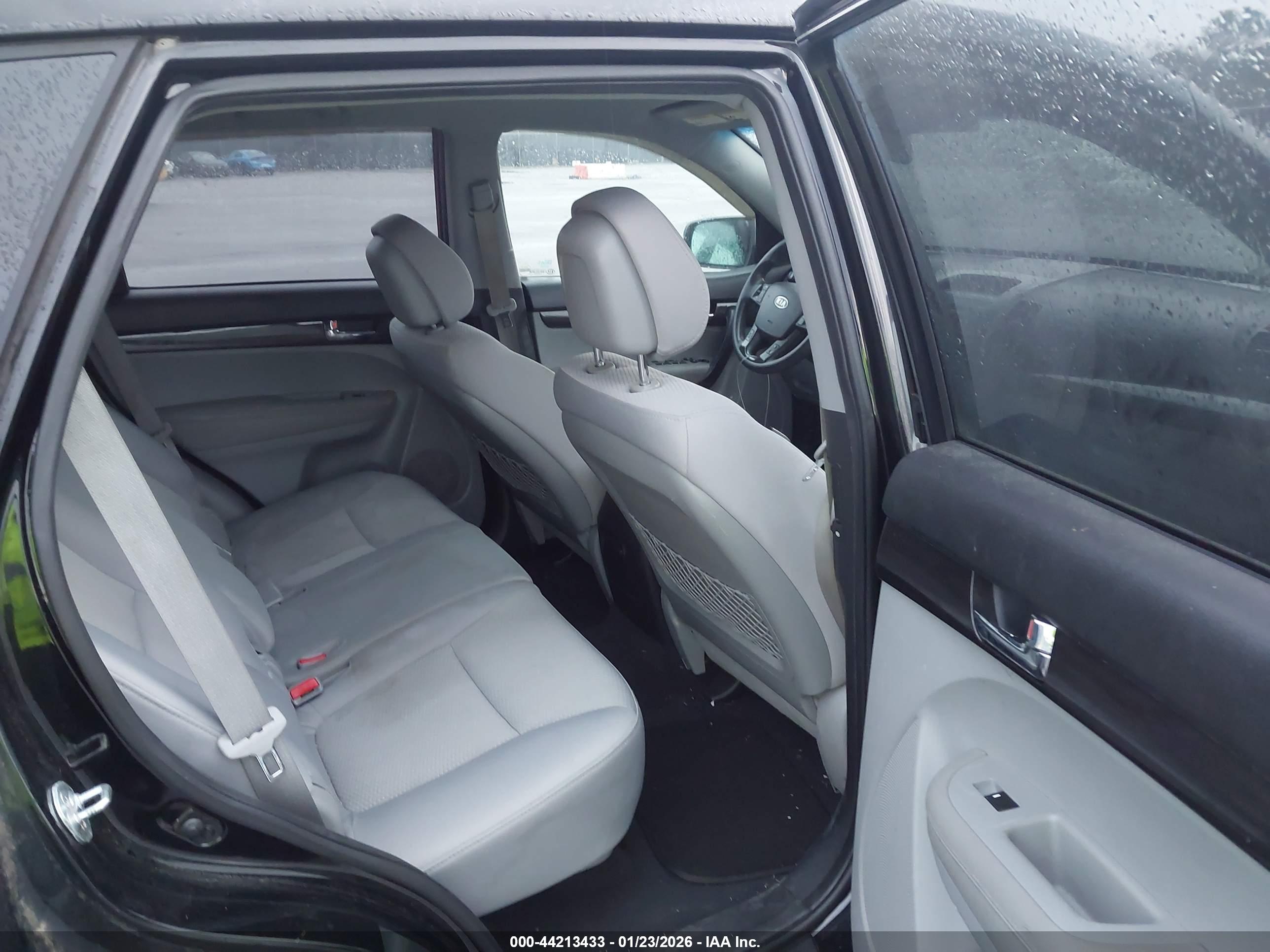 KIA SORENTO image 8