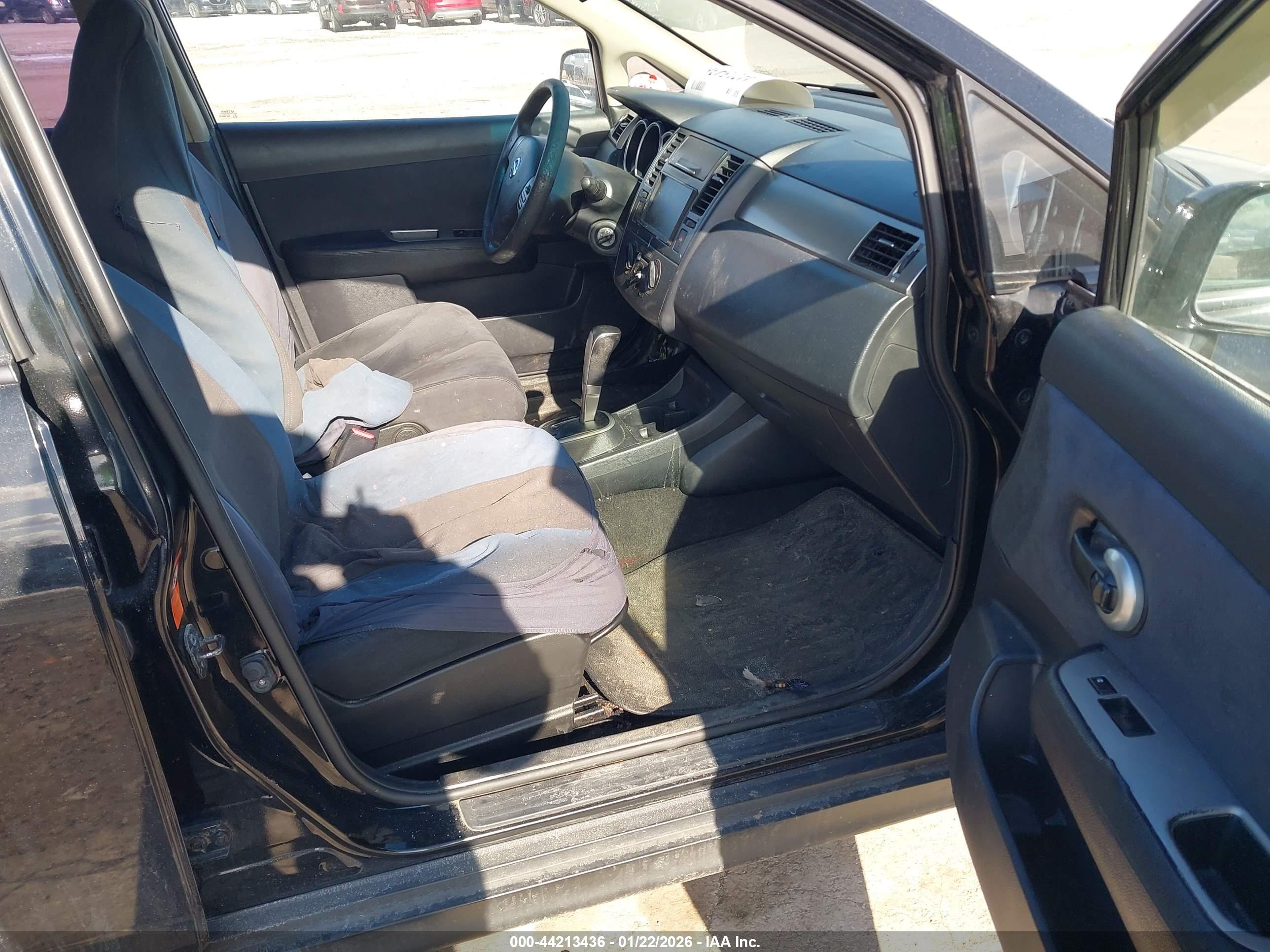 NISSAN VERSA image 5