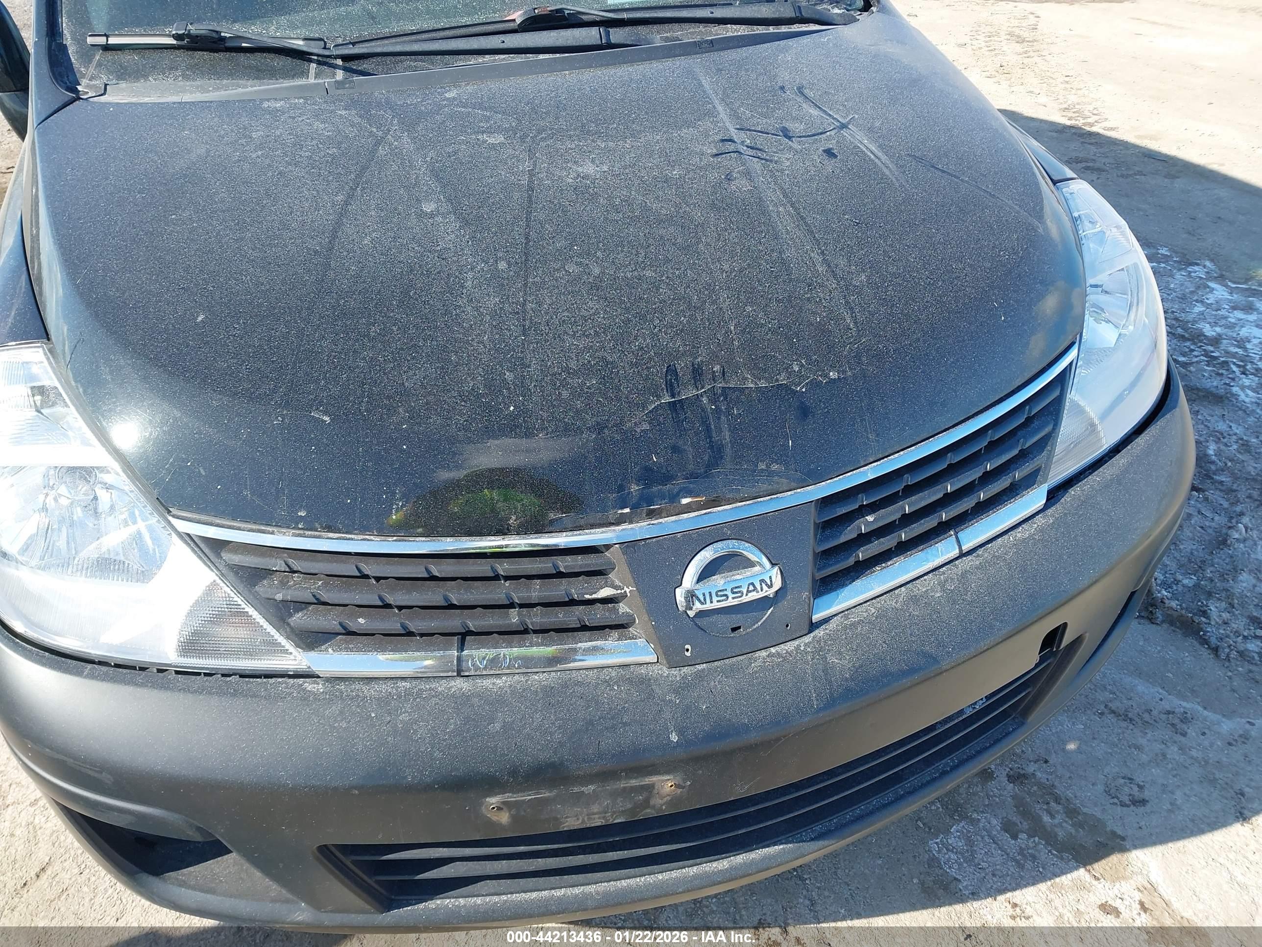 NISSAN VERSA image 6