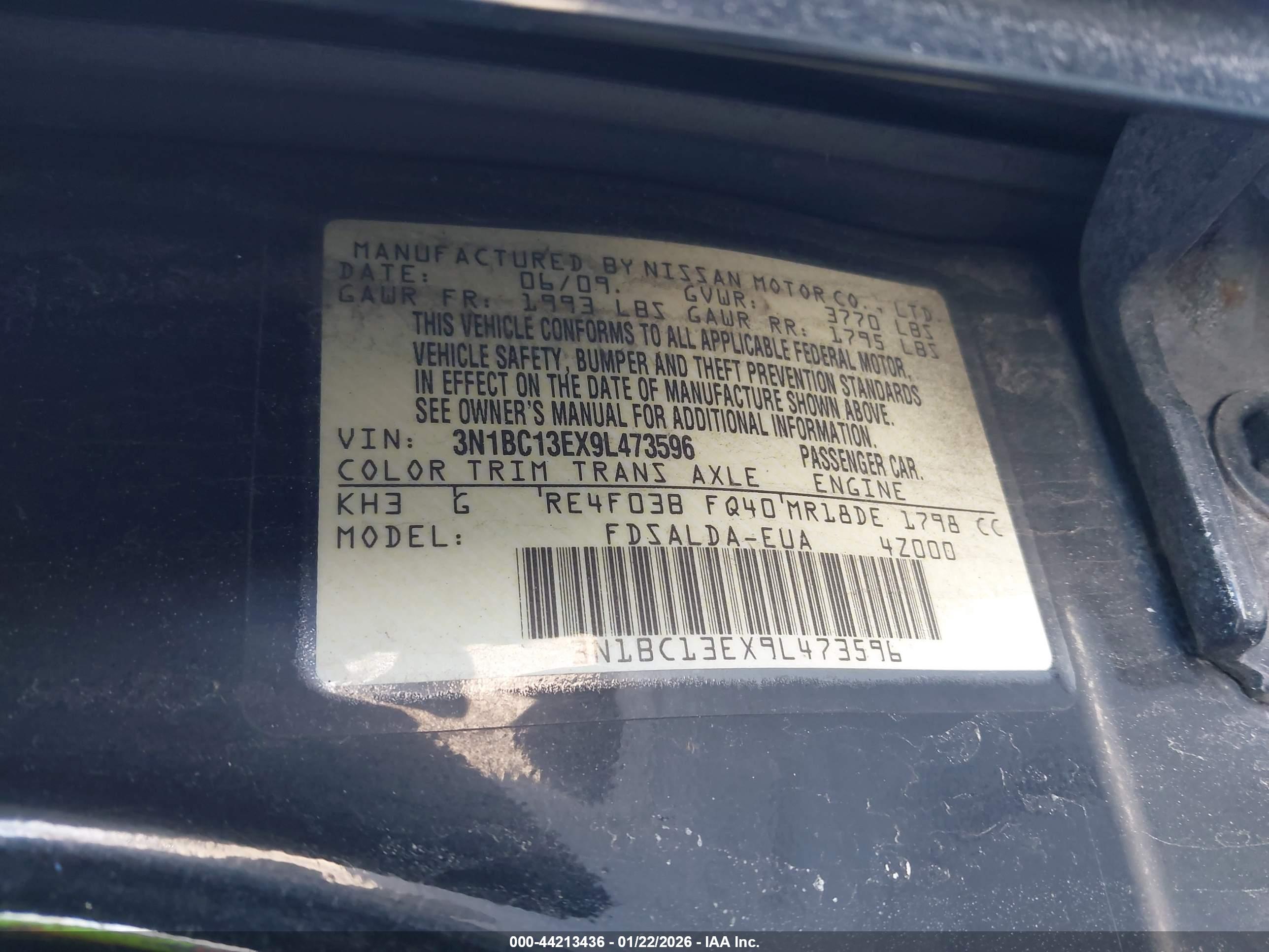 NISSAN VERSA image 9