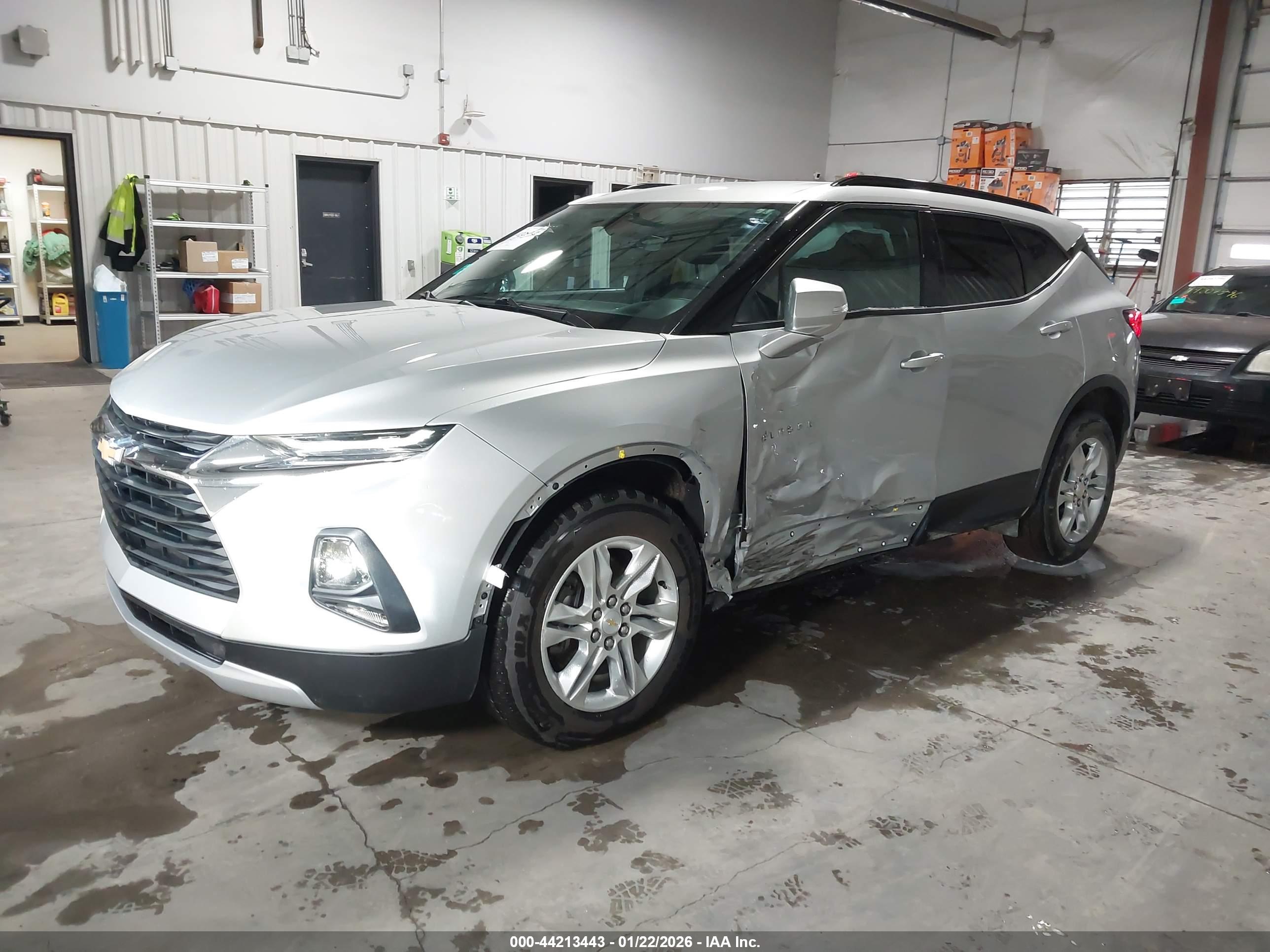 CHEVROLET BLAZER image 2