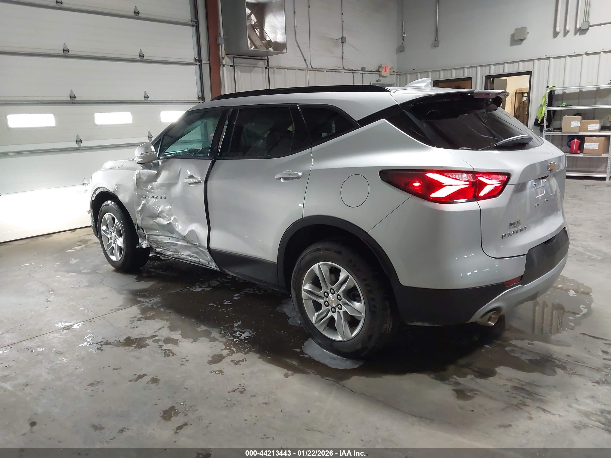 CHEVROLET BLAZER image 3
