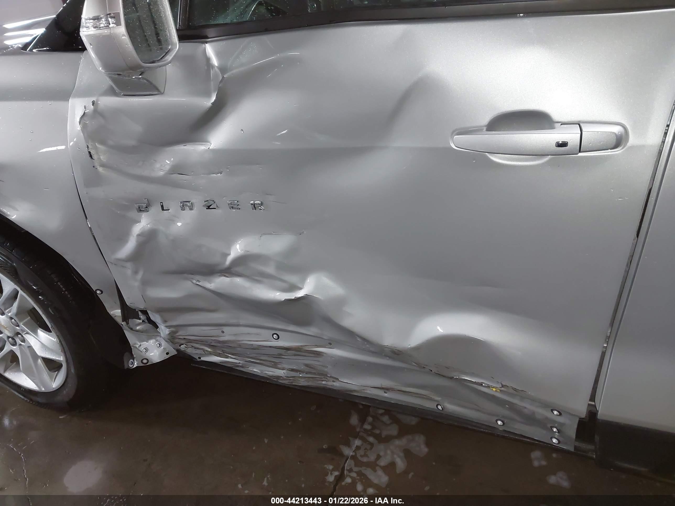 CHEVROLET BLAZER image 6