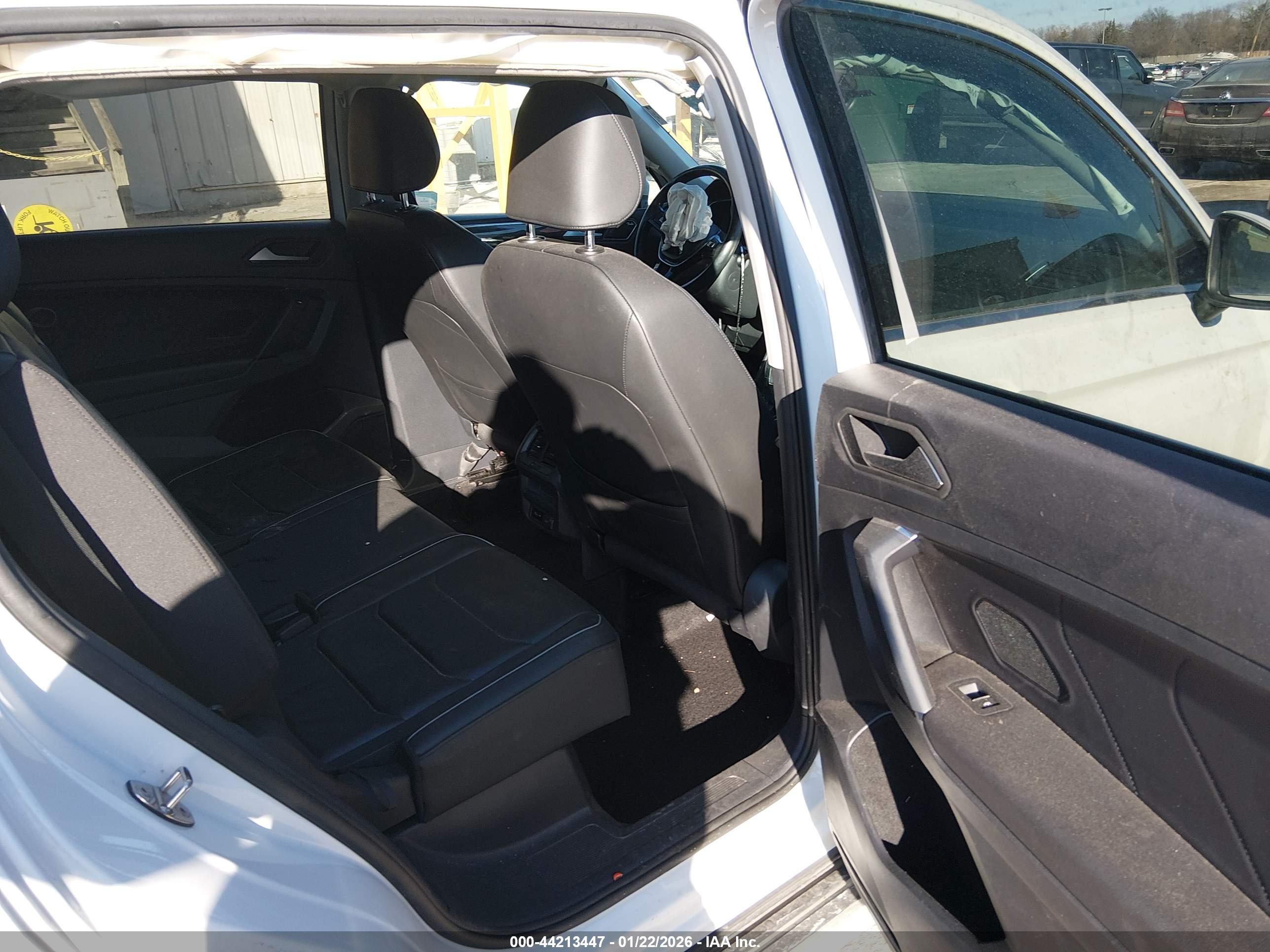 VOLKSWAGEN TIGUAN image 8