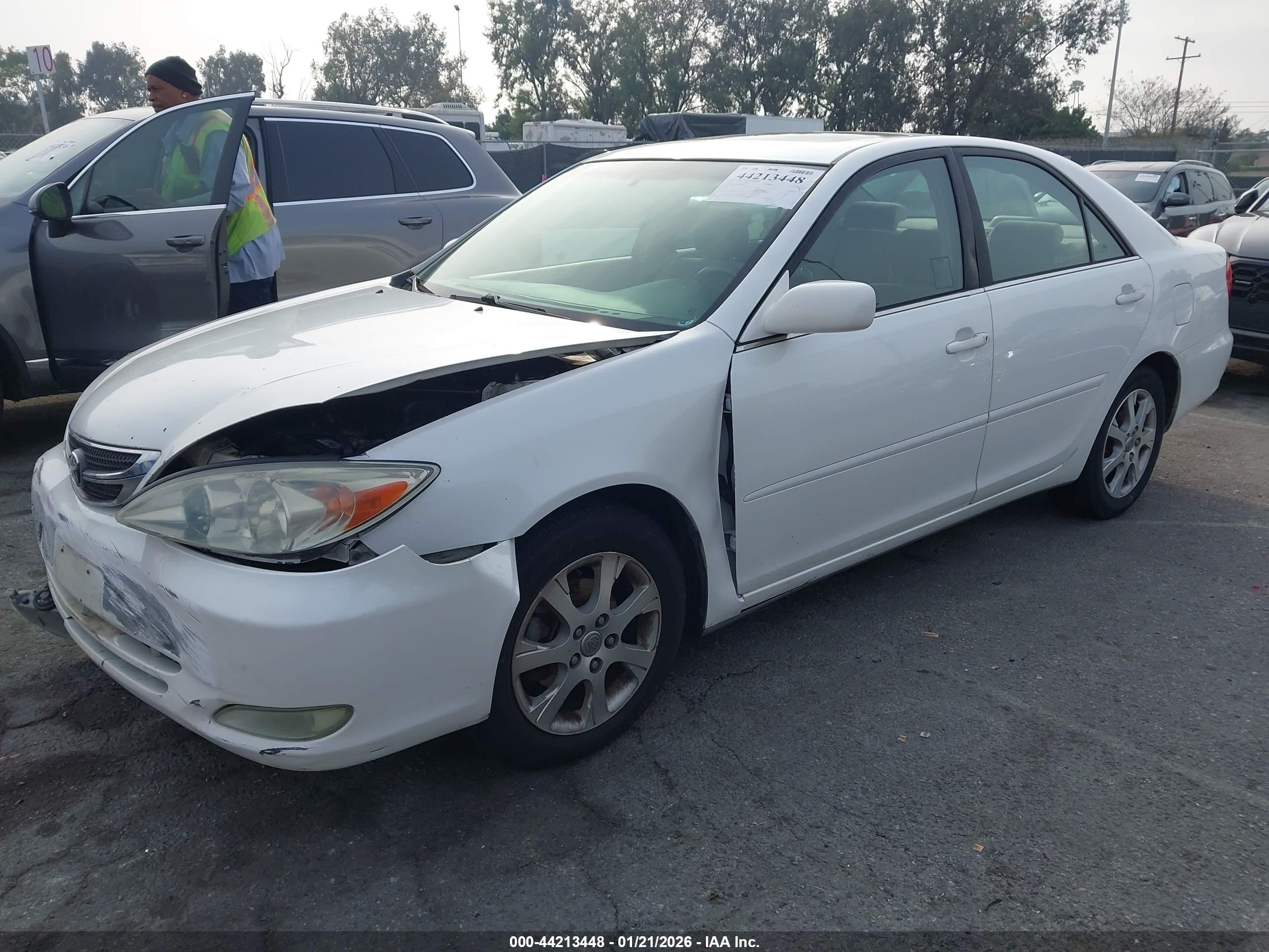 TOYOTA CAMRY image 2