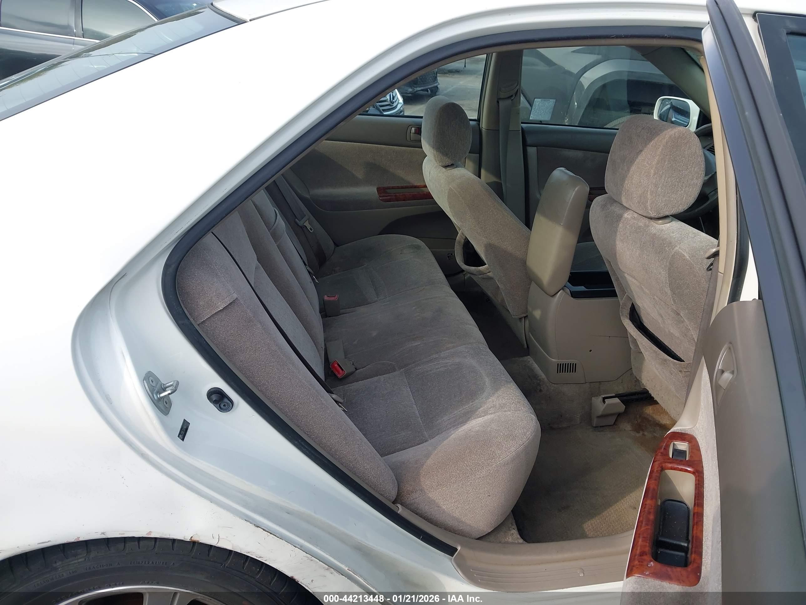 TOYOTA CAMRY image 8