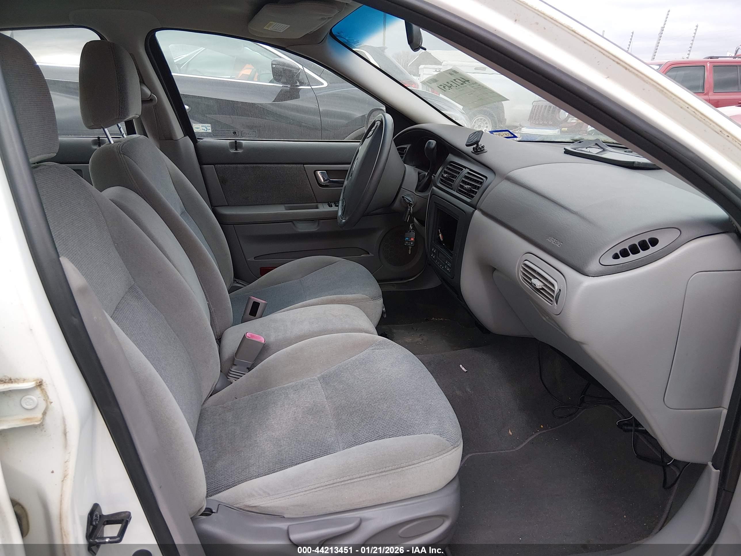 FORD TAURUS image 5
