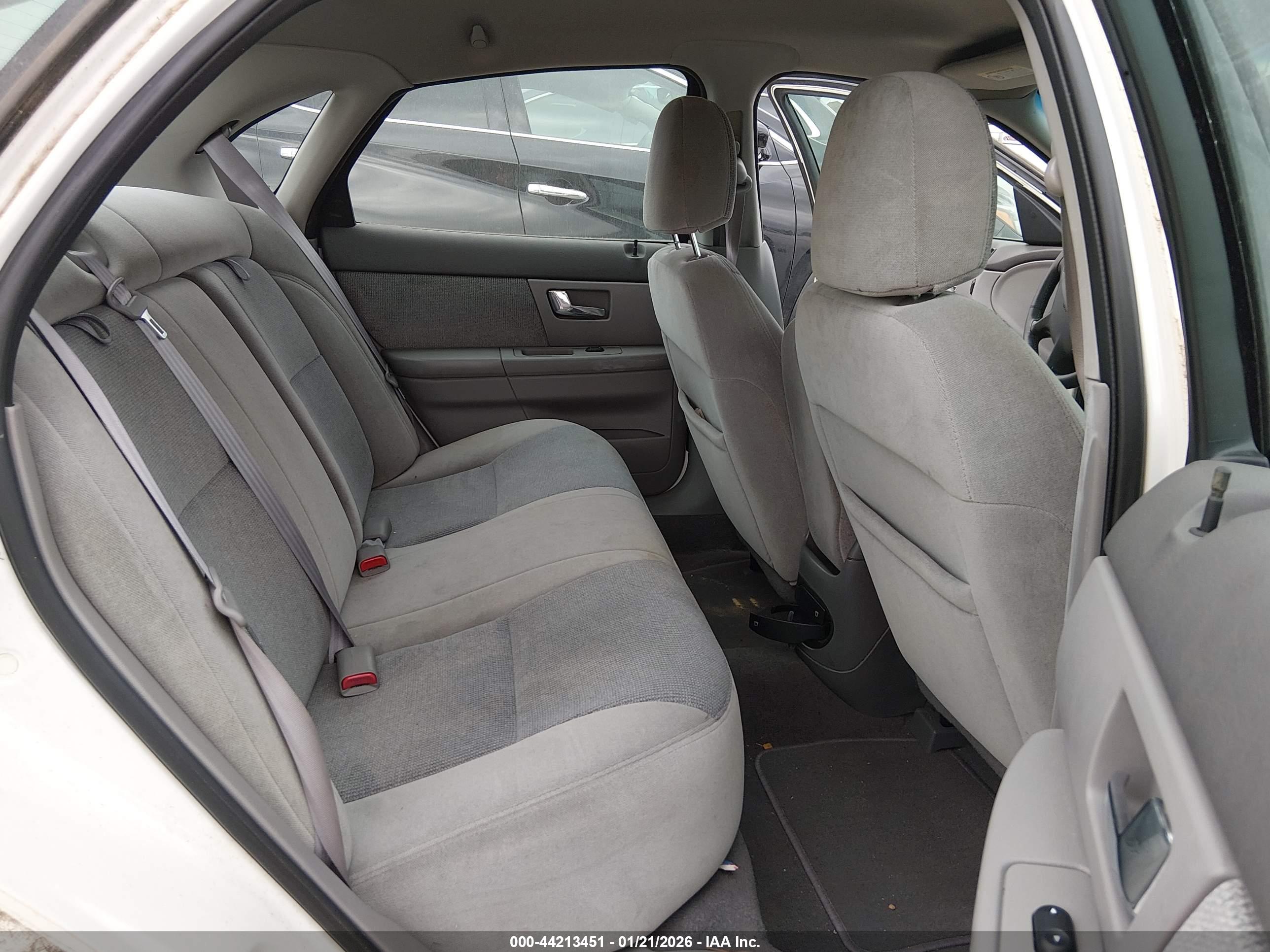 FORD TAURUS image 8