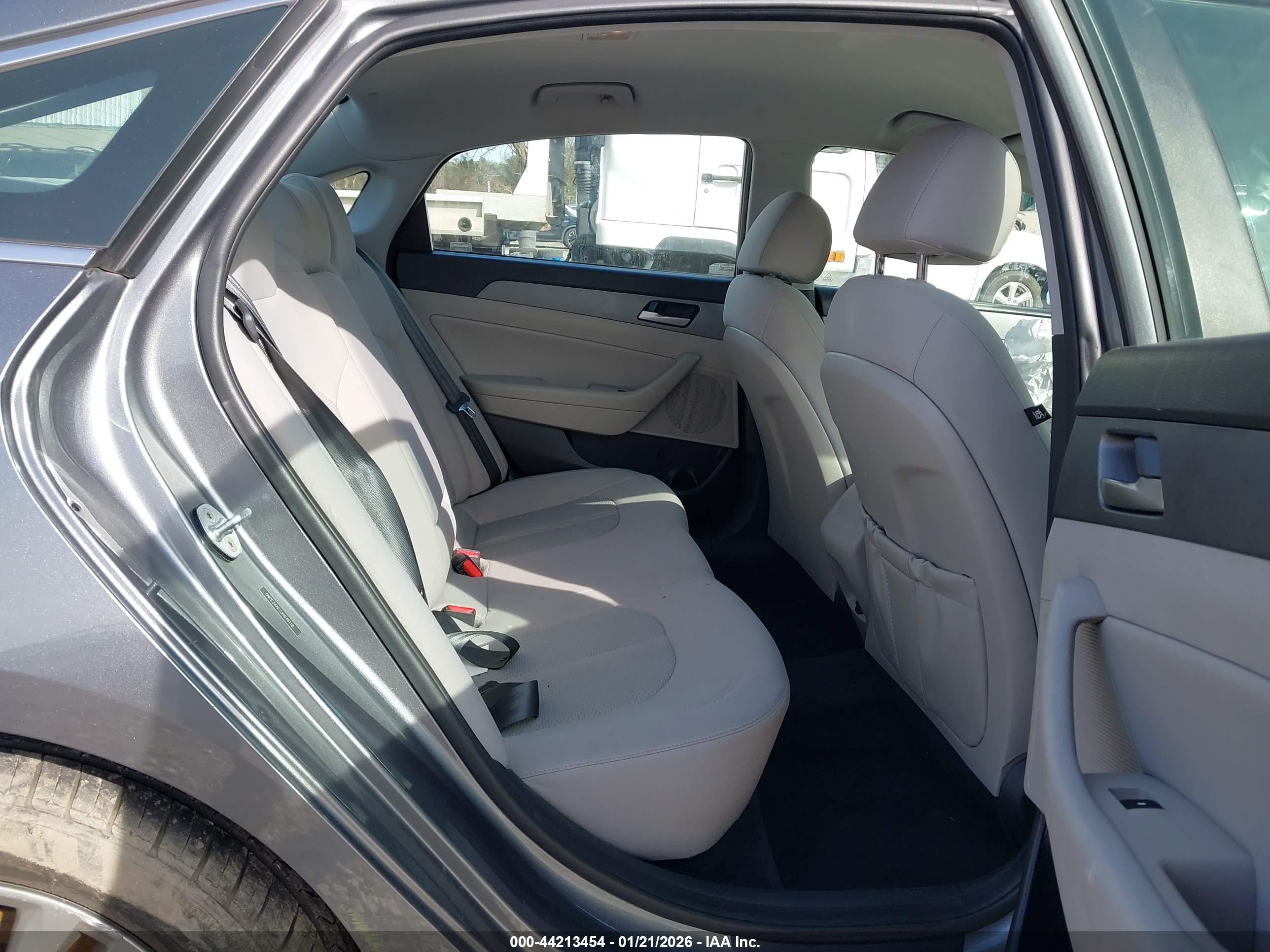 HYUNDAI SONATA image 8