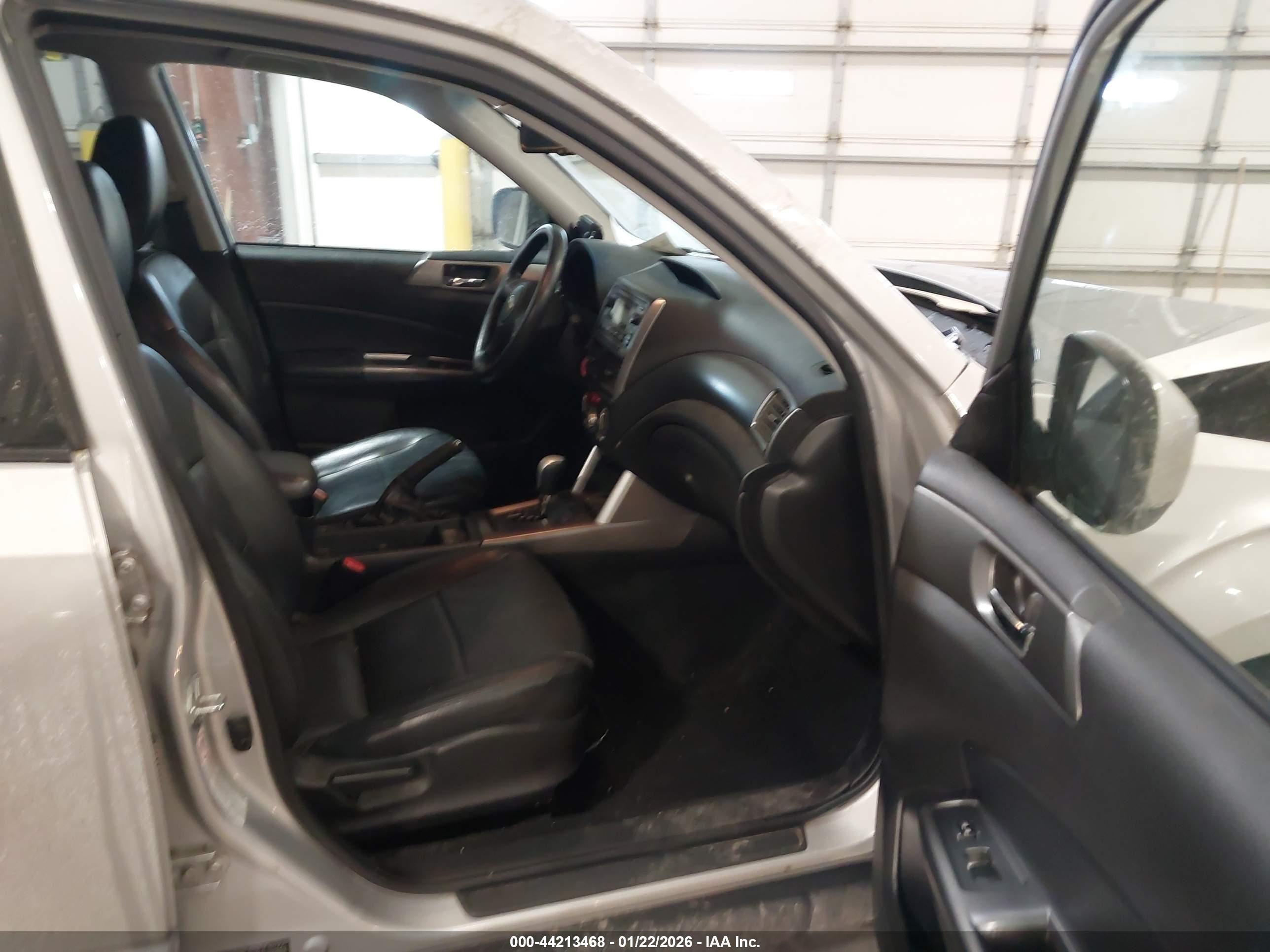 SUBARU FORESTER image 5