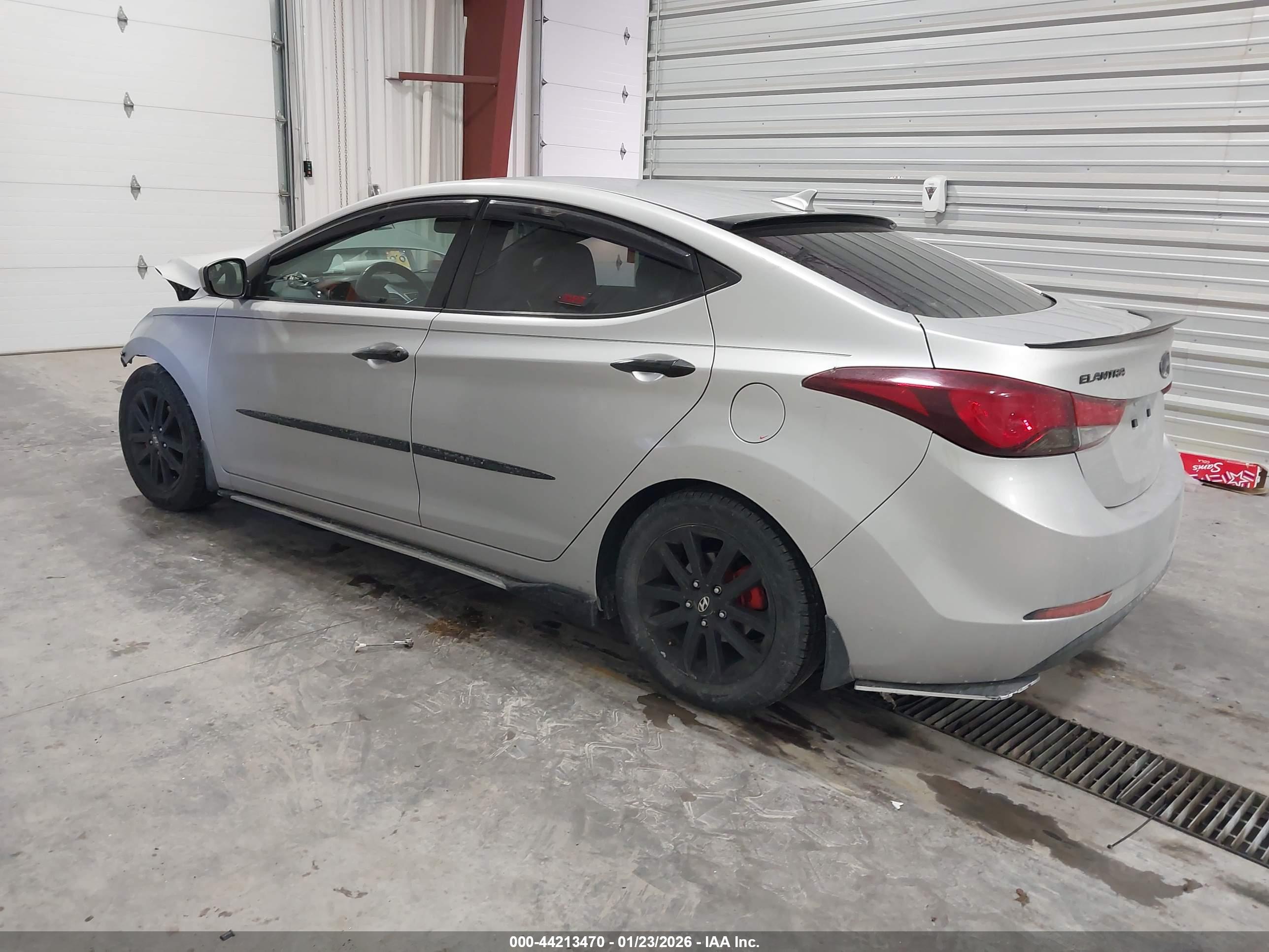 HYUNDAI ELANTRA image 3
