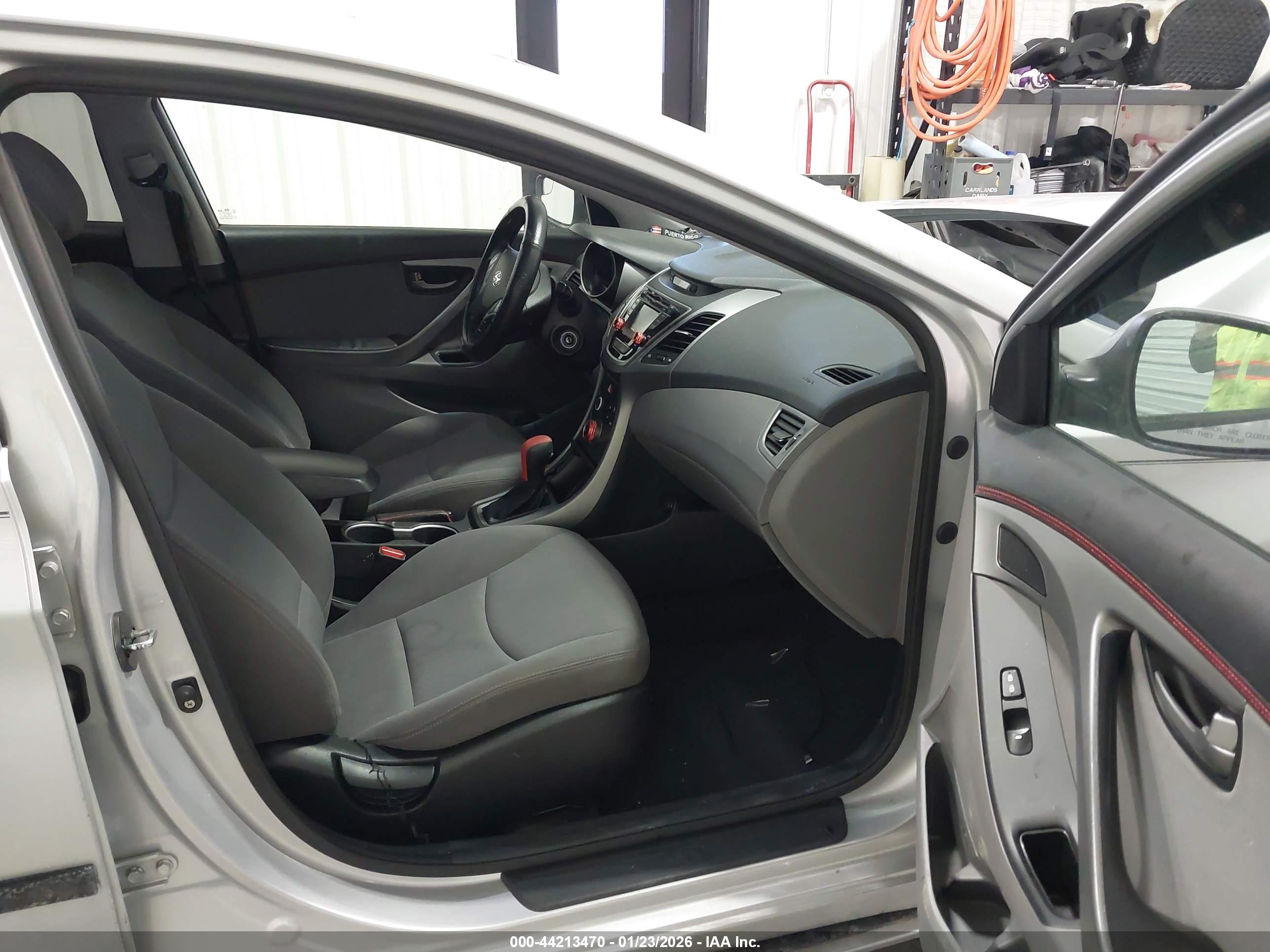 HYUNDAI ELANTRA image 5